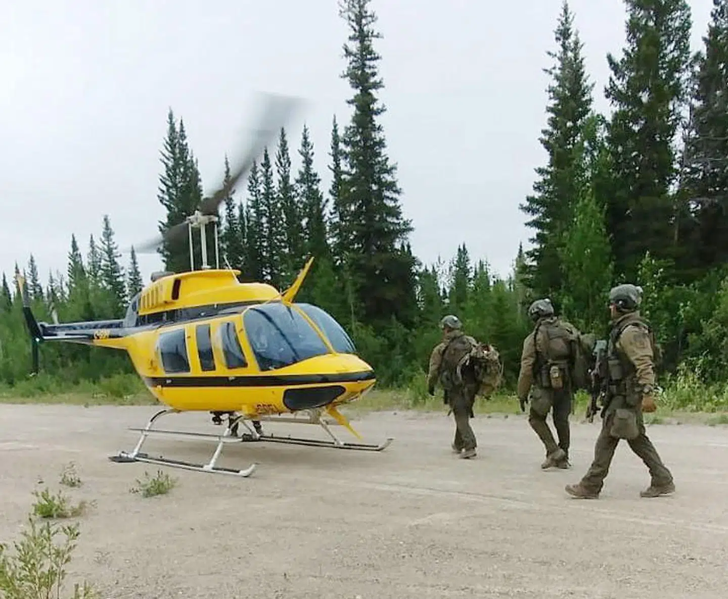 Politiet leder efter de to teenagere i det nordlige Manitoba, hvor de har grund til at tro, de befinder sig.