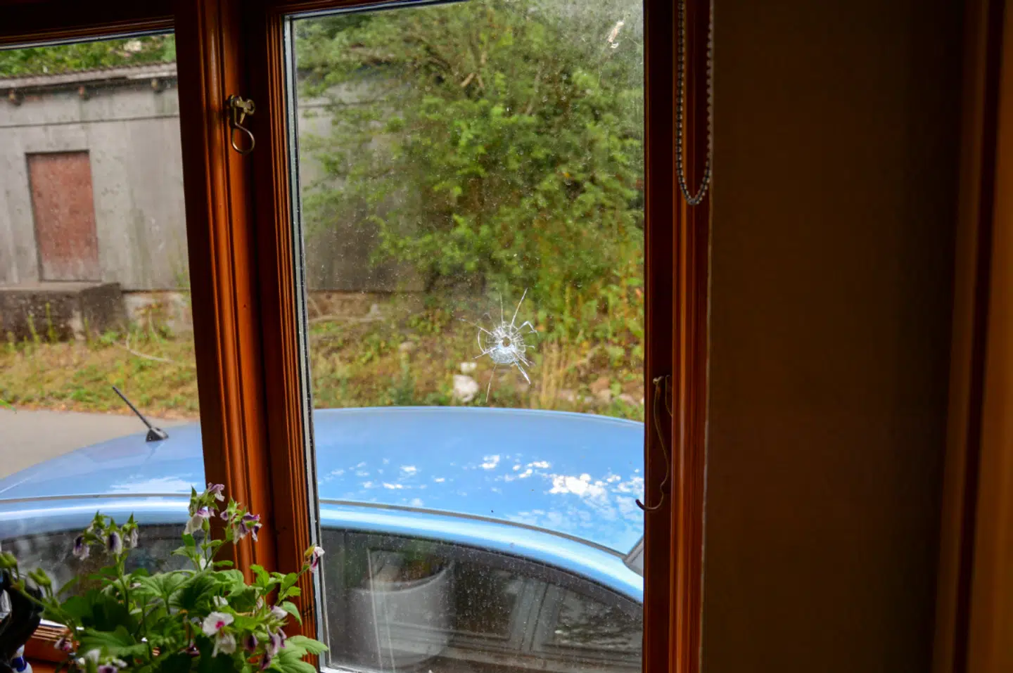 Louisa Nielsen vågnede op til et skudhul i ruden.