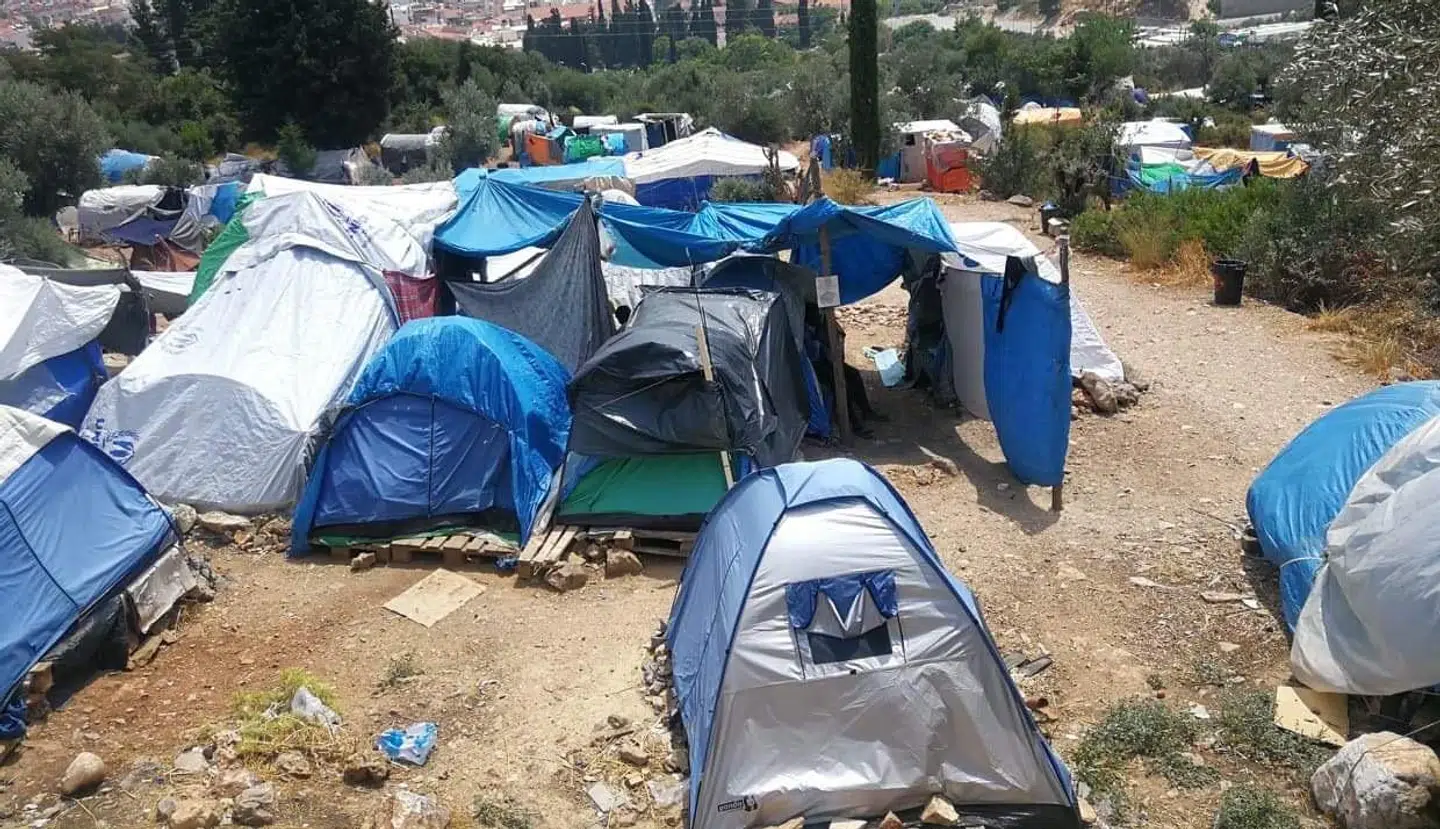 Familien tog et billede af et område i flygtningelejeren på Samos.