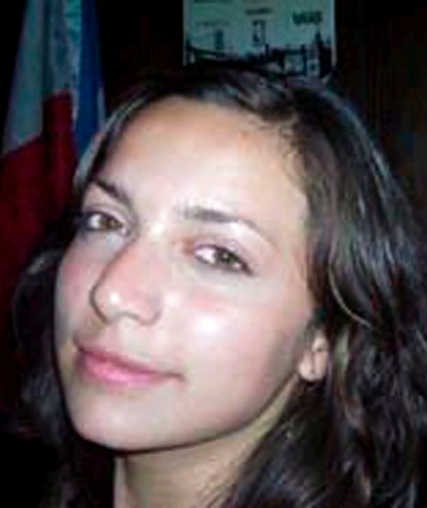 Amanda Knox' britiske bofælle Meredith Kercher blev kun 21 år gammel. Hun blev dræbt 1. november 2007. Først blev Amanda Knox fundet skyldig og idømt 30 års fængsel for mordet.