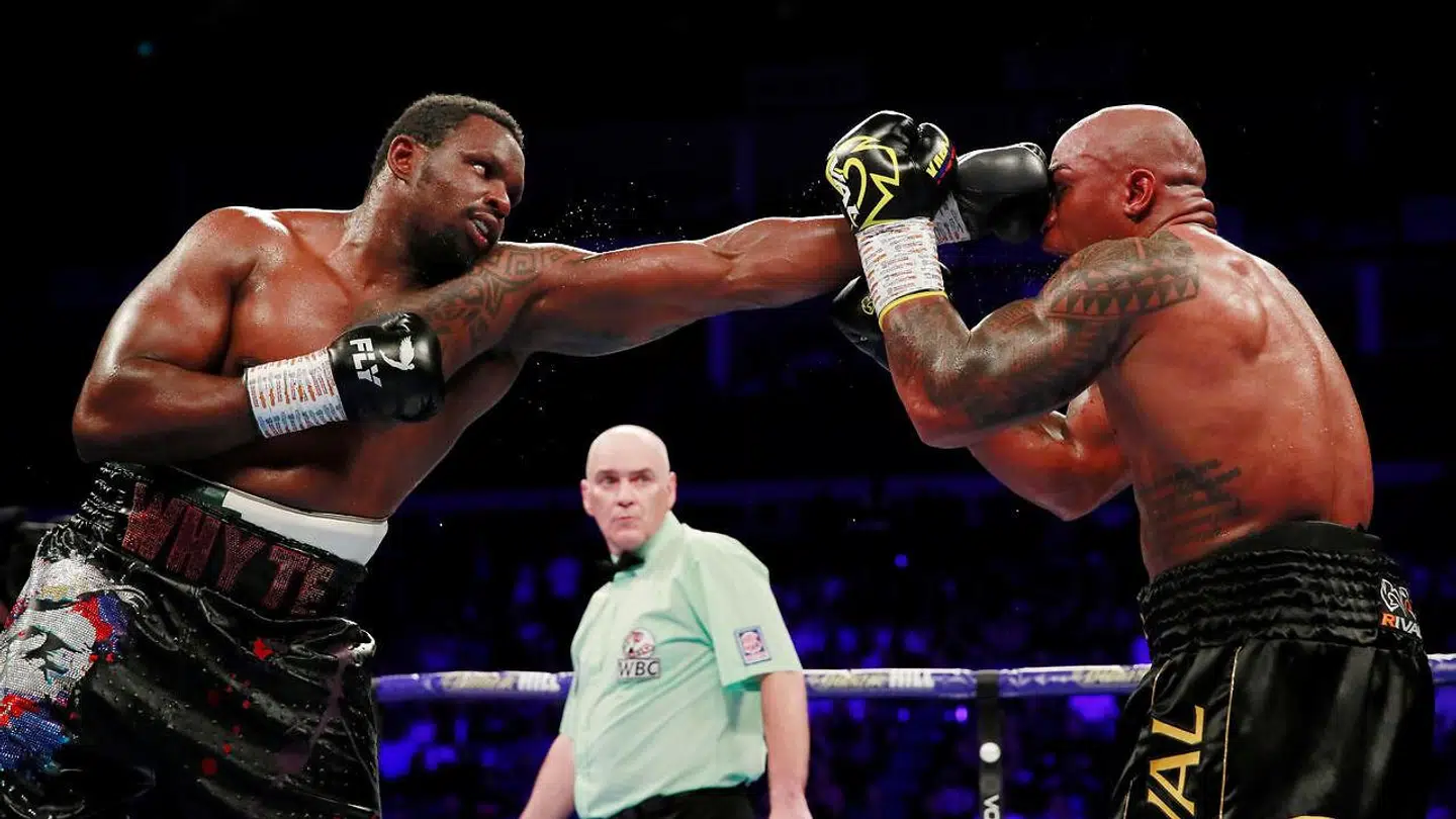Her ses Dillian Whyte og Oscar Rivas i kamp.