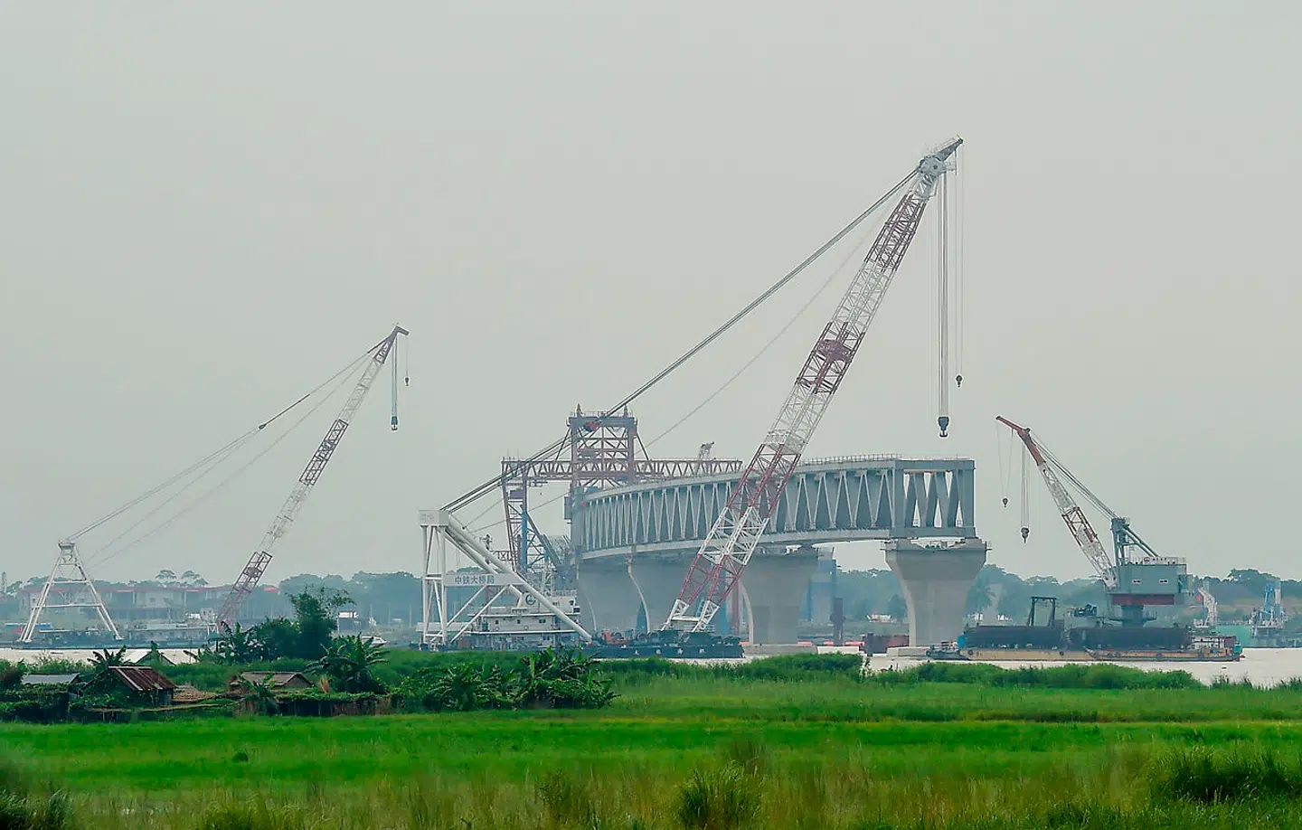 Padma Bridge over floden Padma bliver Bangladeshs største bro, når den står færdig.