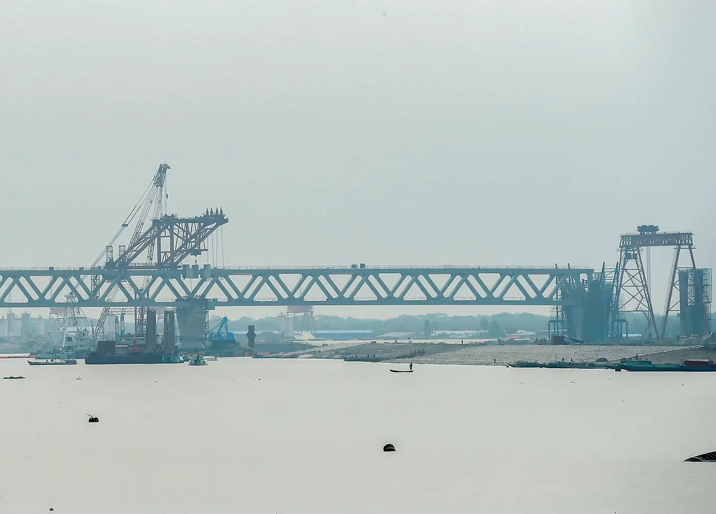 Padma-broen er under konstruktion ved Janjira point i Shariatpur.