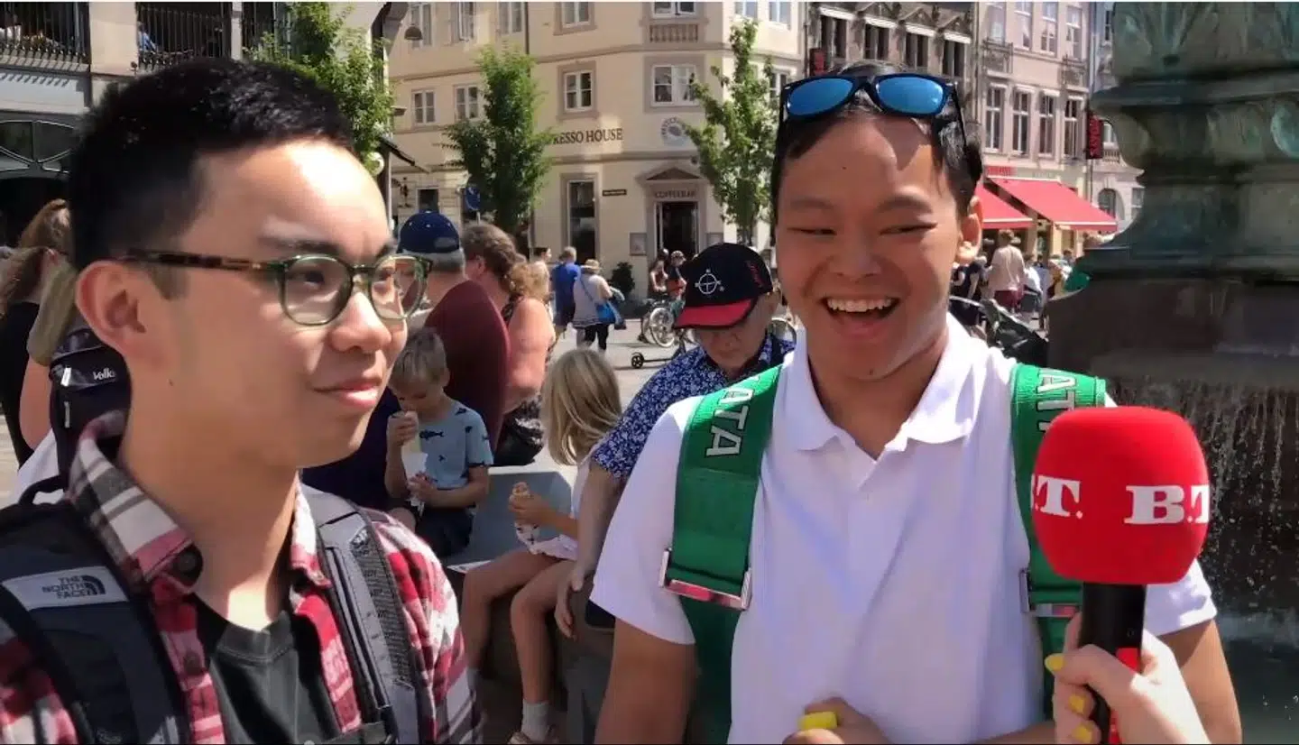 Vincent og Cody er overrasket over, at det blæser så meget i Danmark.