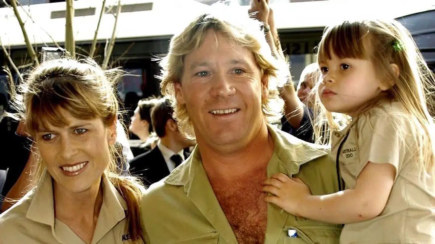 Steve Irwin var i sin levetid med til at give adskillige seere et grundigt indblik i dyrelivet i Australien. Han var særligt fascineret af krokodiller. Bindi Irwin var kun otte år, da han døde.