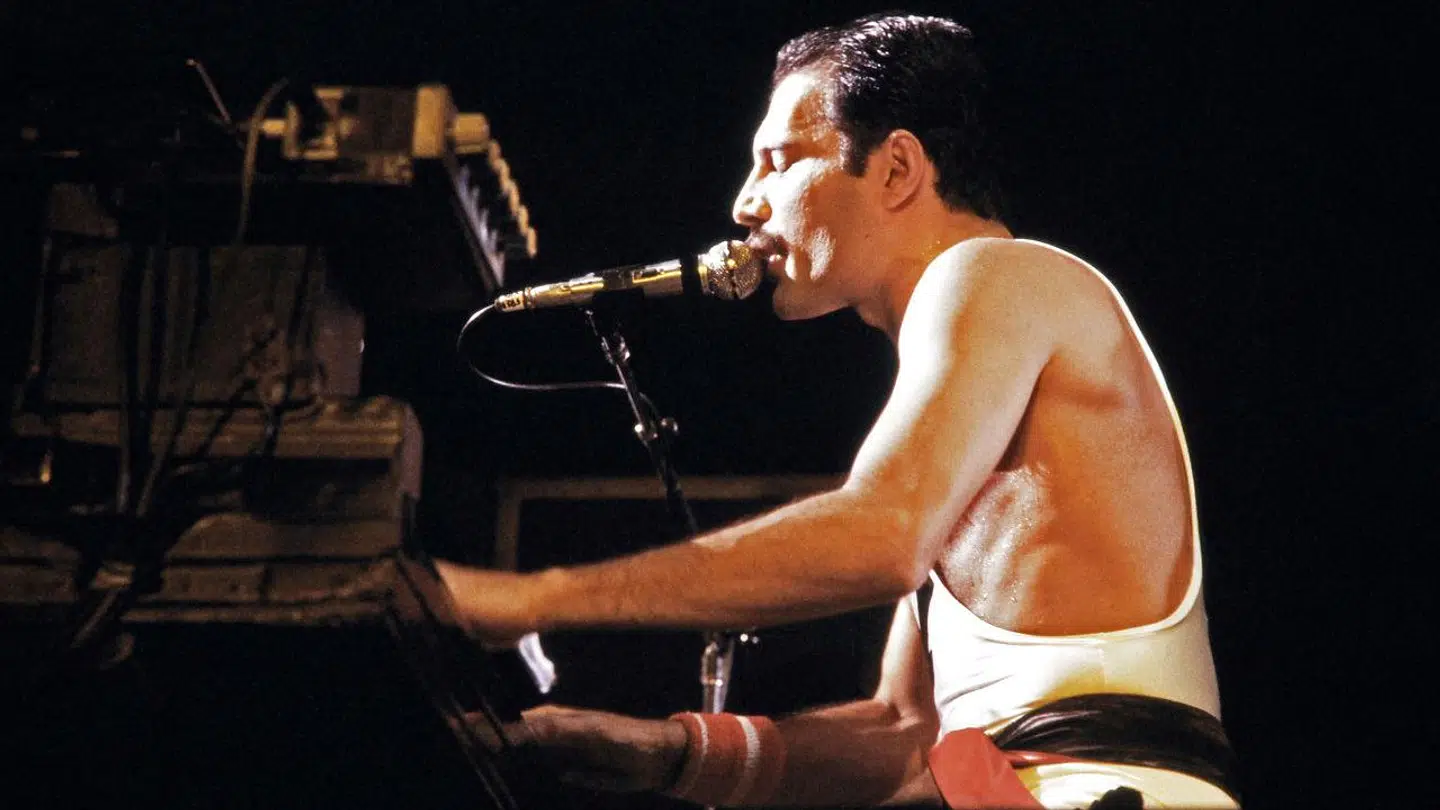 Queen-forsanger Freddie Mercury er her fotograferet i 1984. Han døde syv år senere.