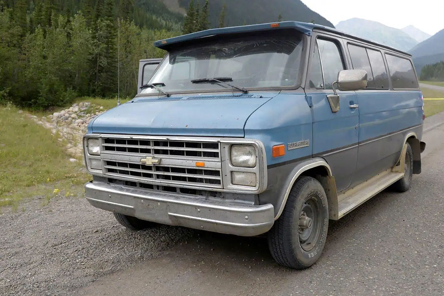 Bilen, en blå Chevrolet van fra 1986, som de to unge mennesker kørte i.