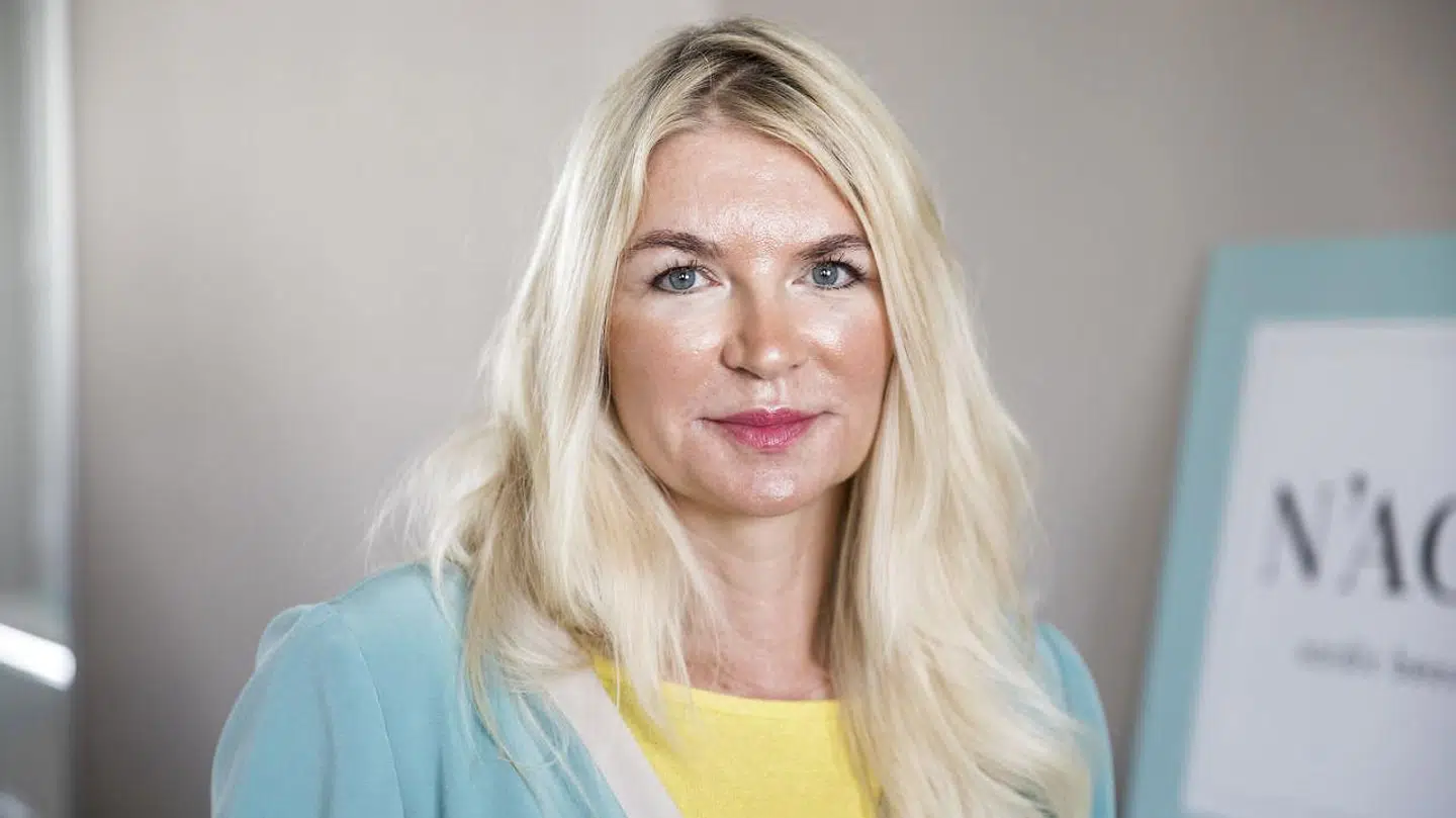 Ida Bille Brahe fra N'age har mange kunder, som kommer for at få behandlet solskader. Det er primært kvinder, der ønsker behandlingerne.