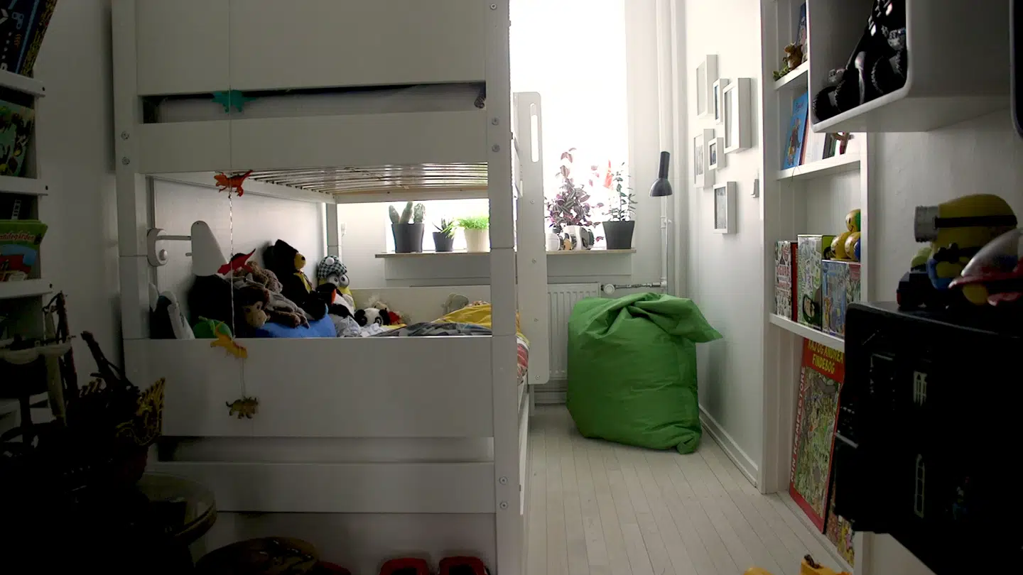 Drengene kunne godt lide at spille bold, lege med iPad, få læst højt og gå en tur i den nærliggende park, fortæller Martin Corlin. (Foto: Kasper Riising)