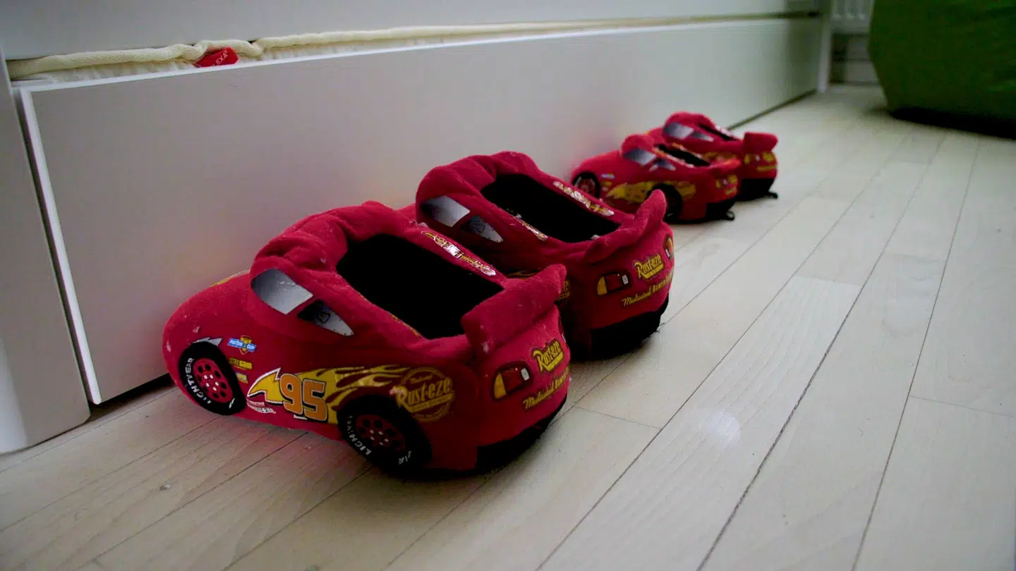 Drengenes hjemmesko står klar til dem på deres værelse. (Foto: Kasper Riising)