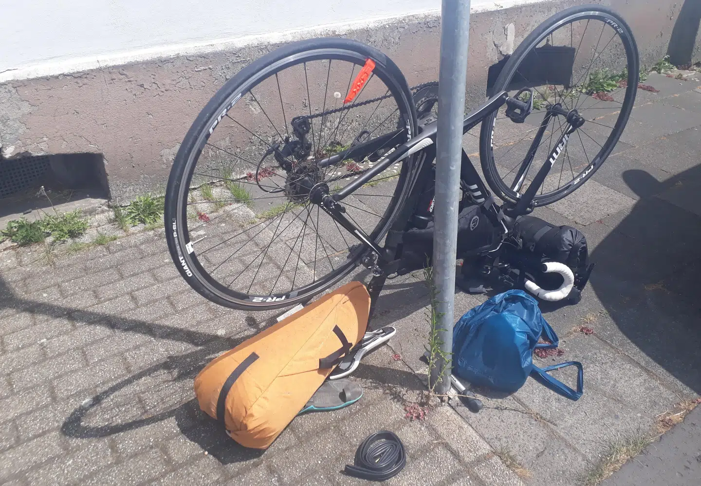 Hver morgen tjekker Mikkel Irminger Sarbo, at alt er, som det skal være, på cyklen.