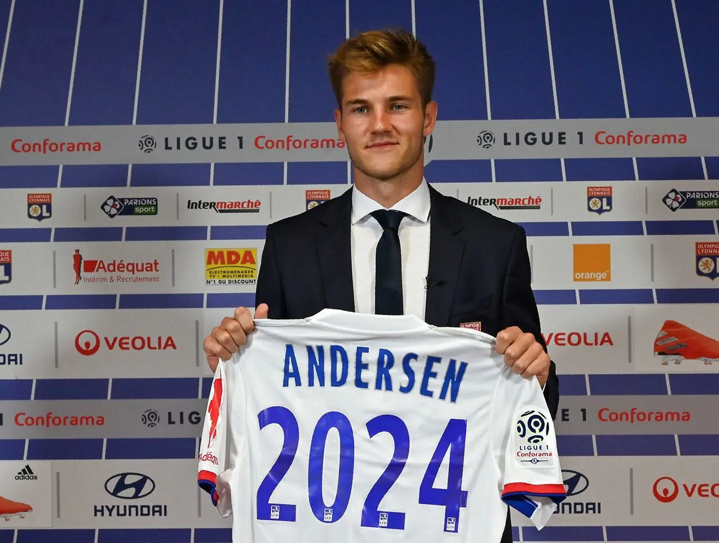 Joachim Andersen har fået kontrakt til 2024 i Lyon.