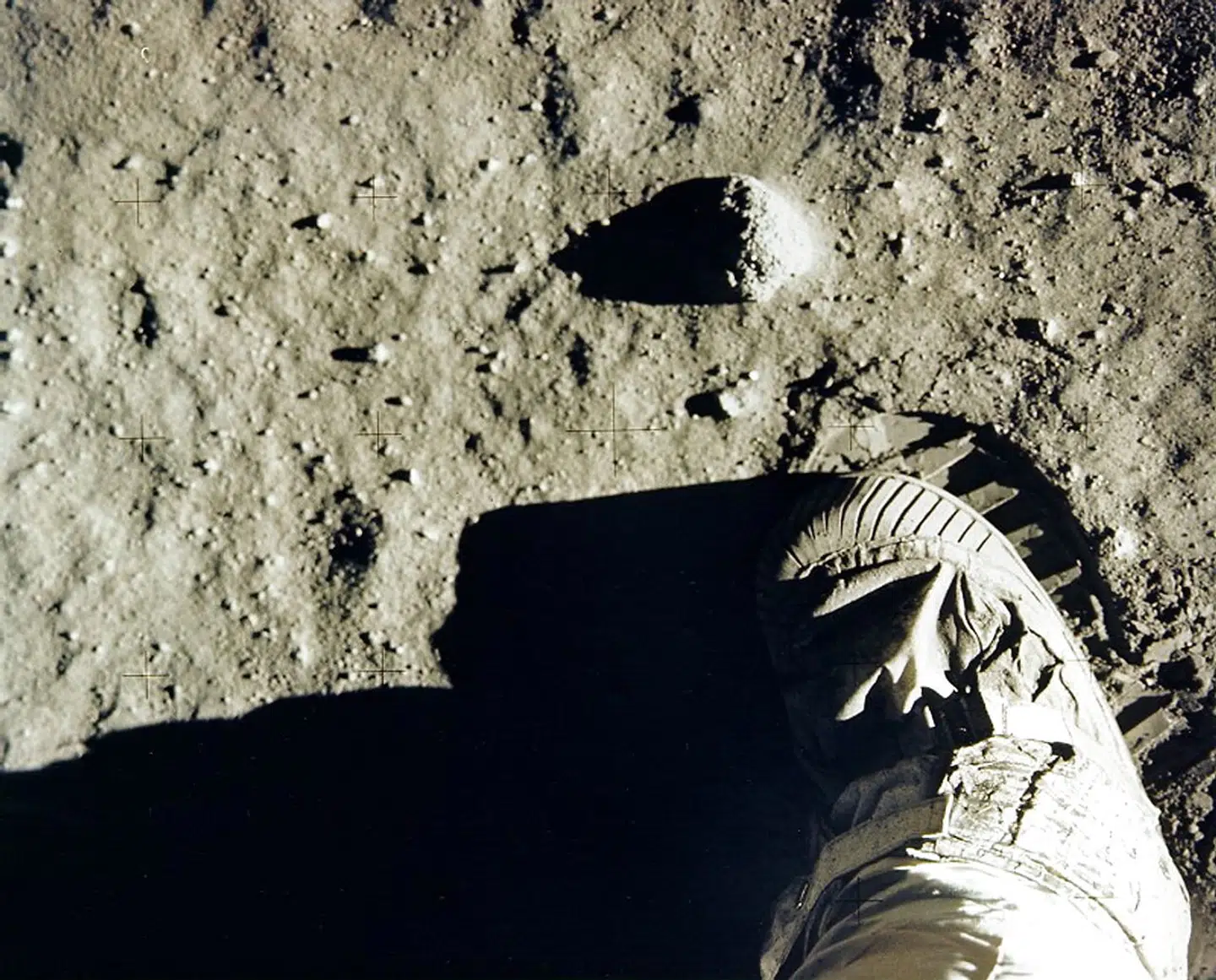 Apollo 11-astronauten Edwin 'Buzz' Aldrins støvle og fodspor på Månen. Neil Armstrong var dog den første, da han skrev historie som den første, der satte fod på Månen. (Foto: NASA)