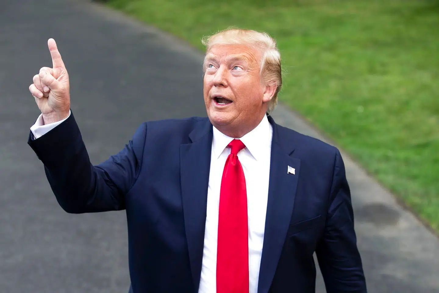 Donald J. Trump har udset sig fire nye politiske syndebukke. Kritikere kalder præsidenten 'racist'. Prump kalder det 'strategi'.