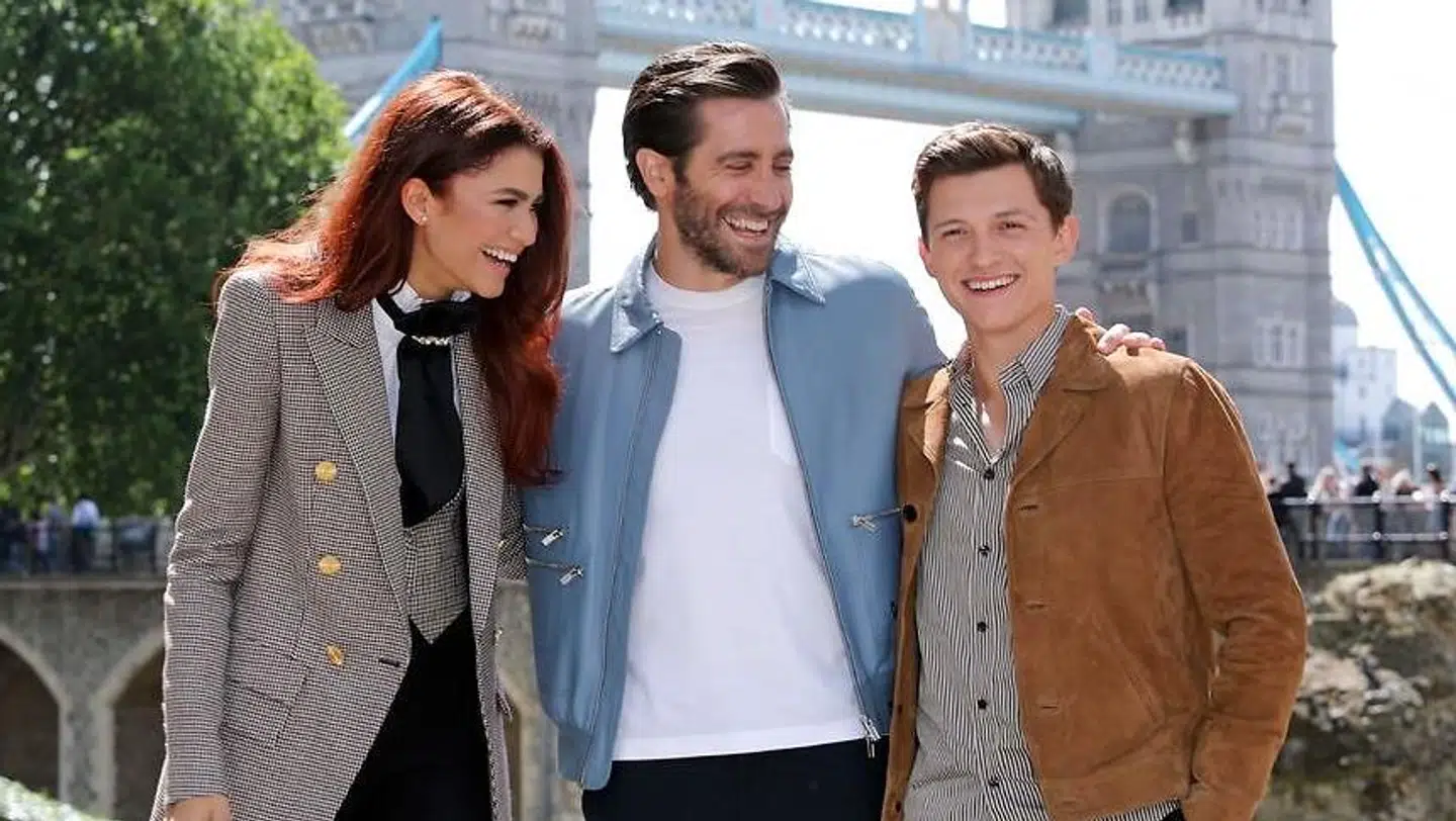 Zendaya med skuespillerne Jake Gyllenhaal og Tom Holland, der alle medvirker i den nye Spider Man-film.