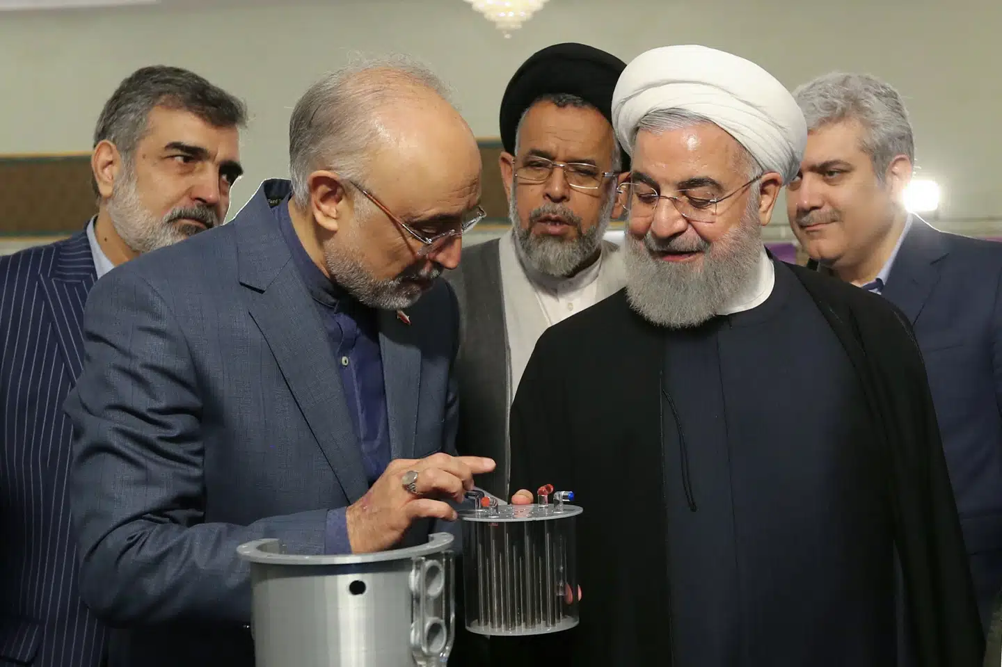Det vil have uoverskuelige sikkerhedspolitiske konsekvenser, hvis Iran udvikler atomvåben, mener udenrigsminister Jeppe Kofod (S). Han mener, at atomaftalen fra 2015 skal reddes for at forhindre det. USA har en anden og mere konfrontatorisk metode. Ho/Ritzau Scanpix