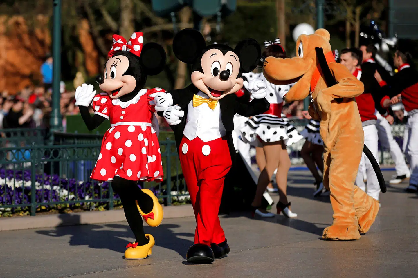 Det er svært at møde på arbejde med smil, når man er nødt til at lede efter mad i andres folks skrald, lød det fra en af medarbejderne I Disney.