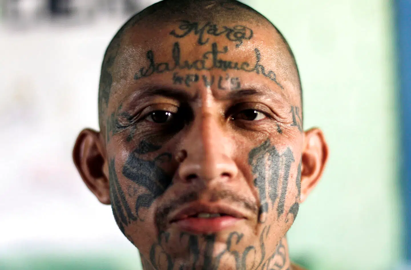 Carlos Tiberio Ramirez fotograferet på et besøg i et kvindefængsel i El Salvador.