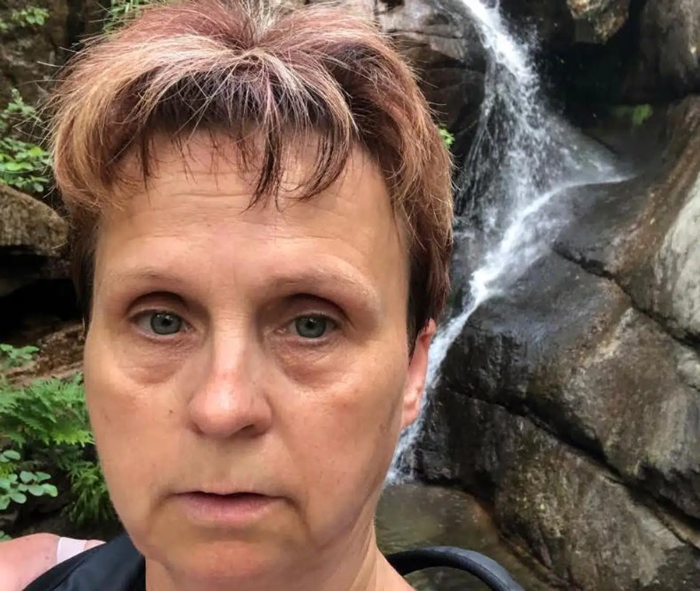 Annette og hendes mand fik sig noget af en forskrækkelse under deres ferie på Korsika. Privatfoto