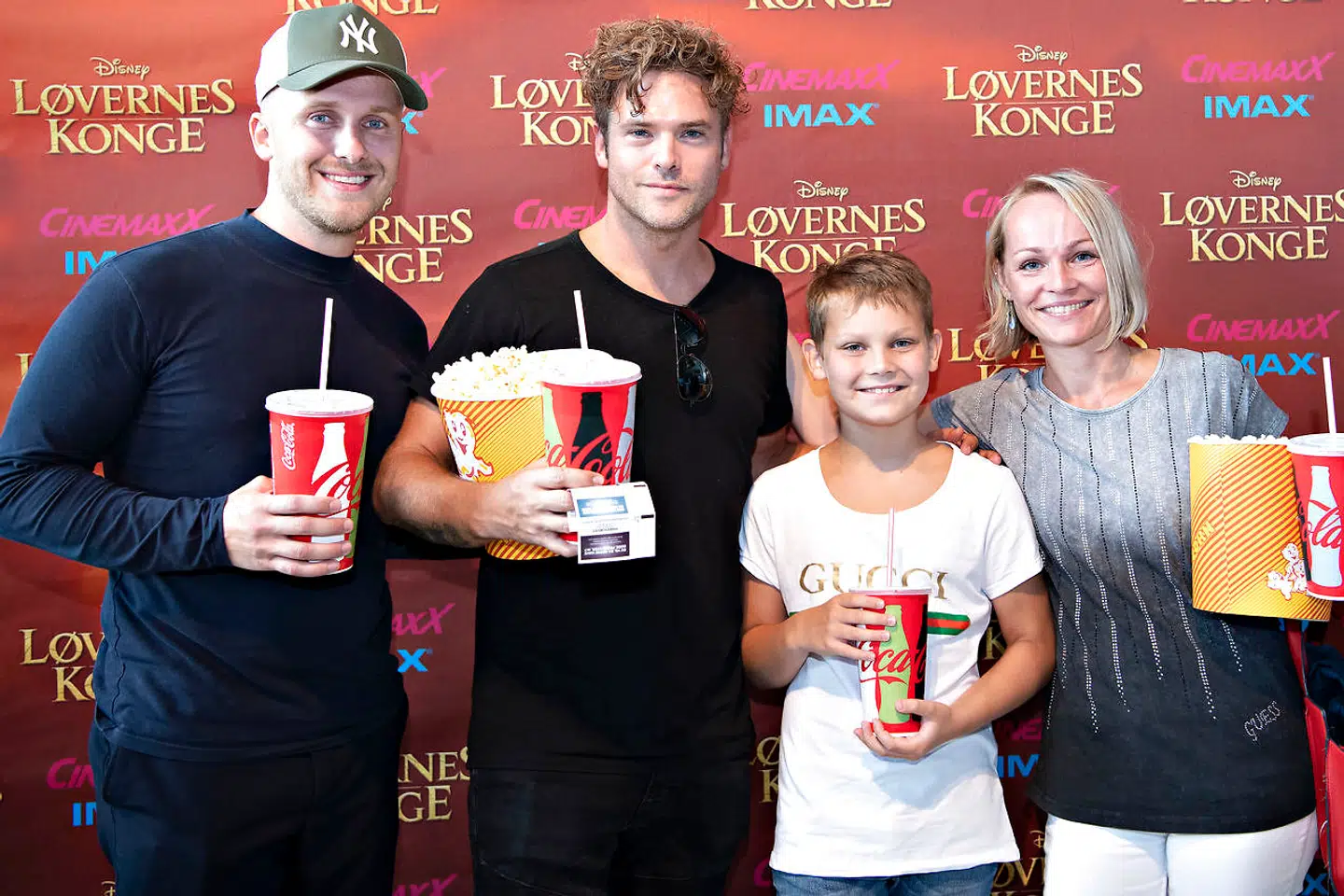 Silas Holst havde taget familien med på den røde løber for at se den nye version af Løvernes Konge.