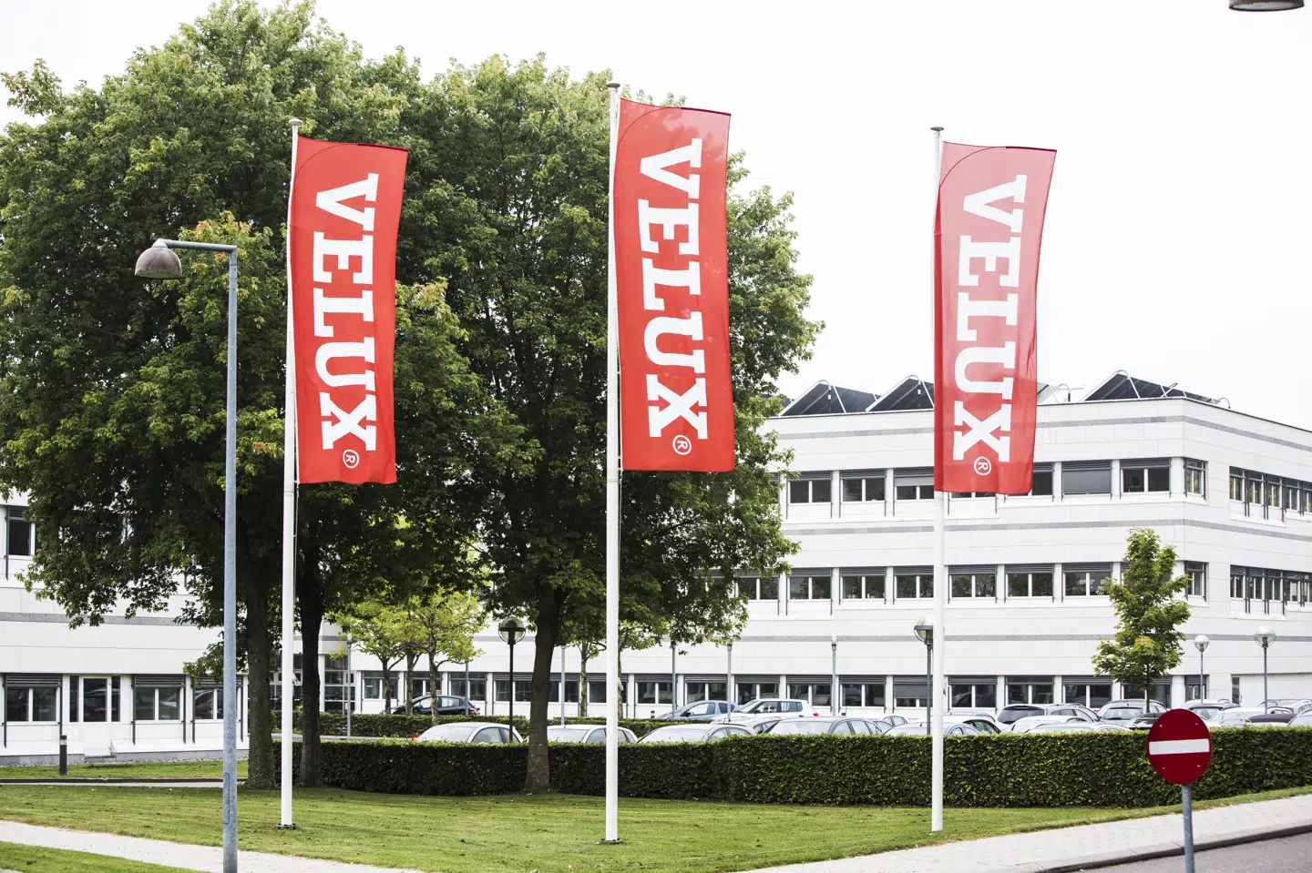 En tidligere chef i Velux forsøgte angiveligt at sælge forretningshemmeligheder fra vinduesfirmaet til et rivaliserende polsk firma i 2016. Sagen mod ham og en anden mand begynder i april 2020, og den ventes afsluttet to måneder senere. (Arkivfoto) Simon Læssøe/Ritzau Scanpix