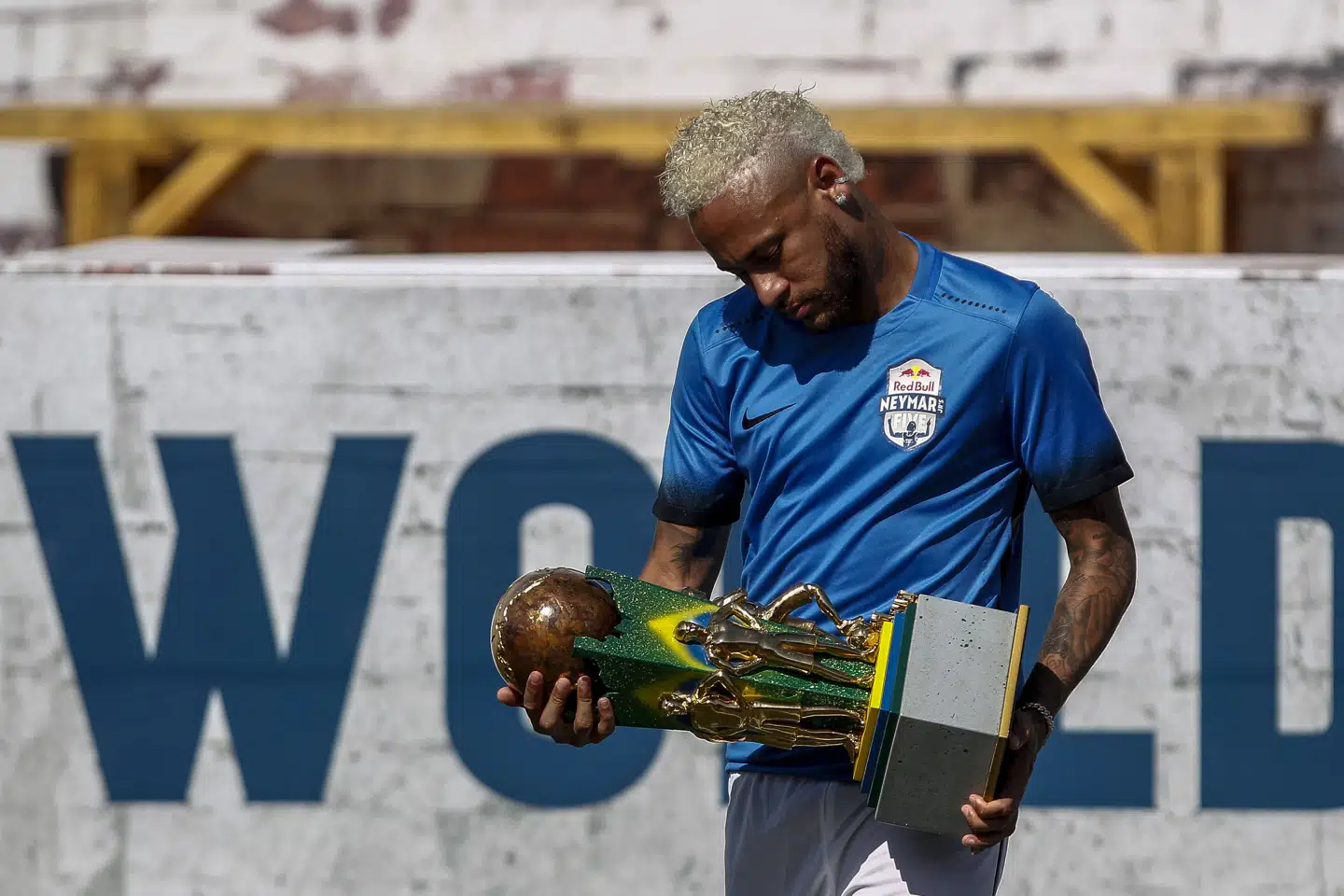 Neymar ses her fotograferet hjemme i Brasilien. Miguel Schincariol/Ritzau Scanpix