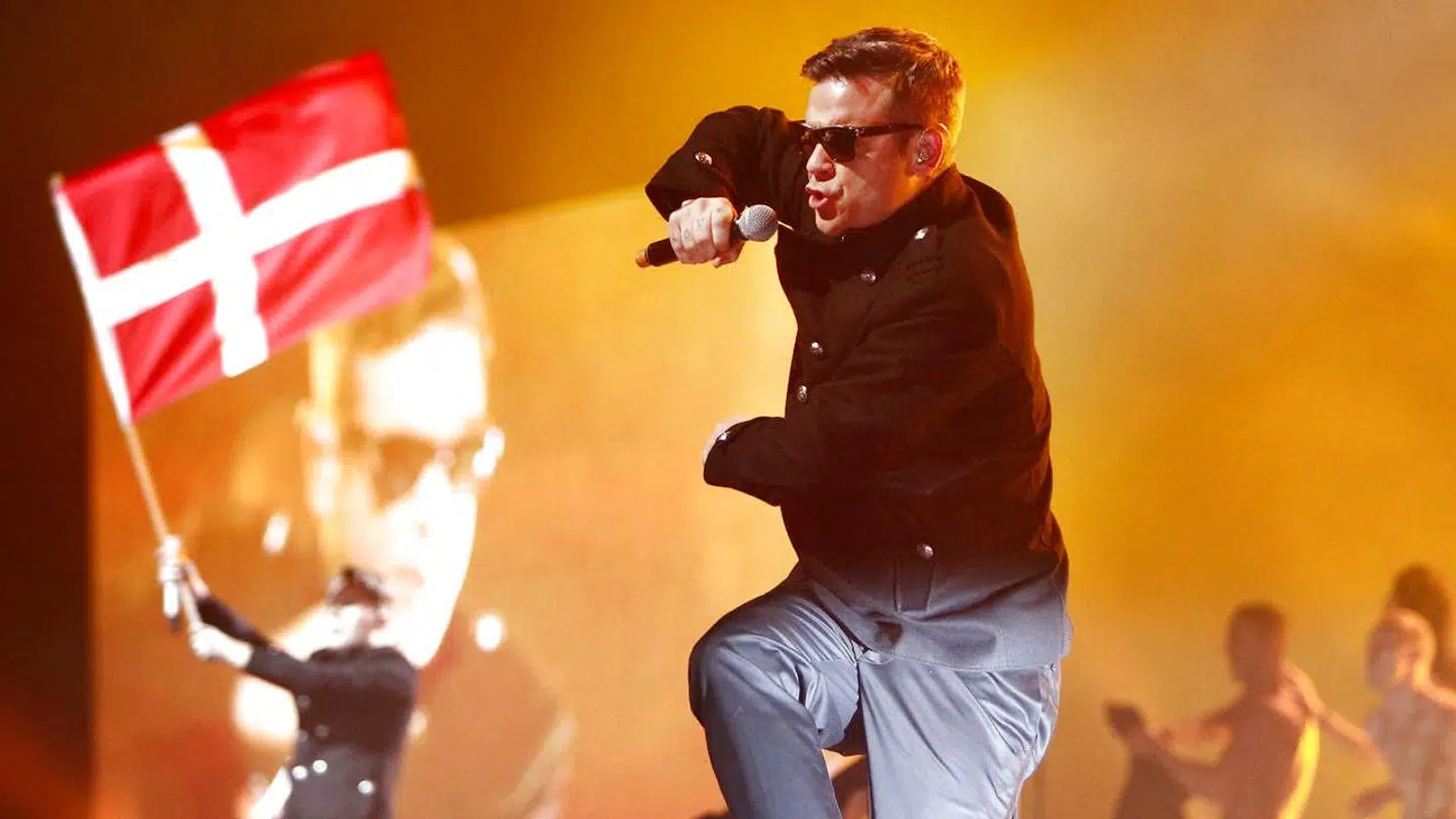 Robbie Williams optræder med Take That under den danske 'X Factor'-finale i 2011.