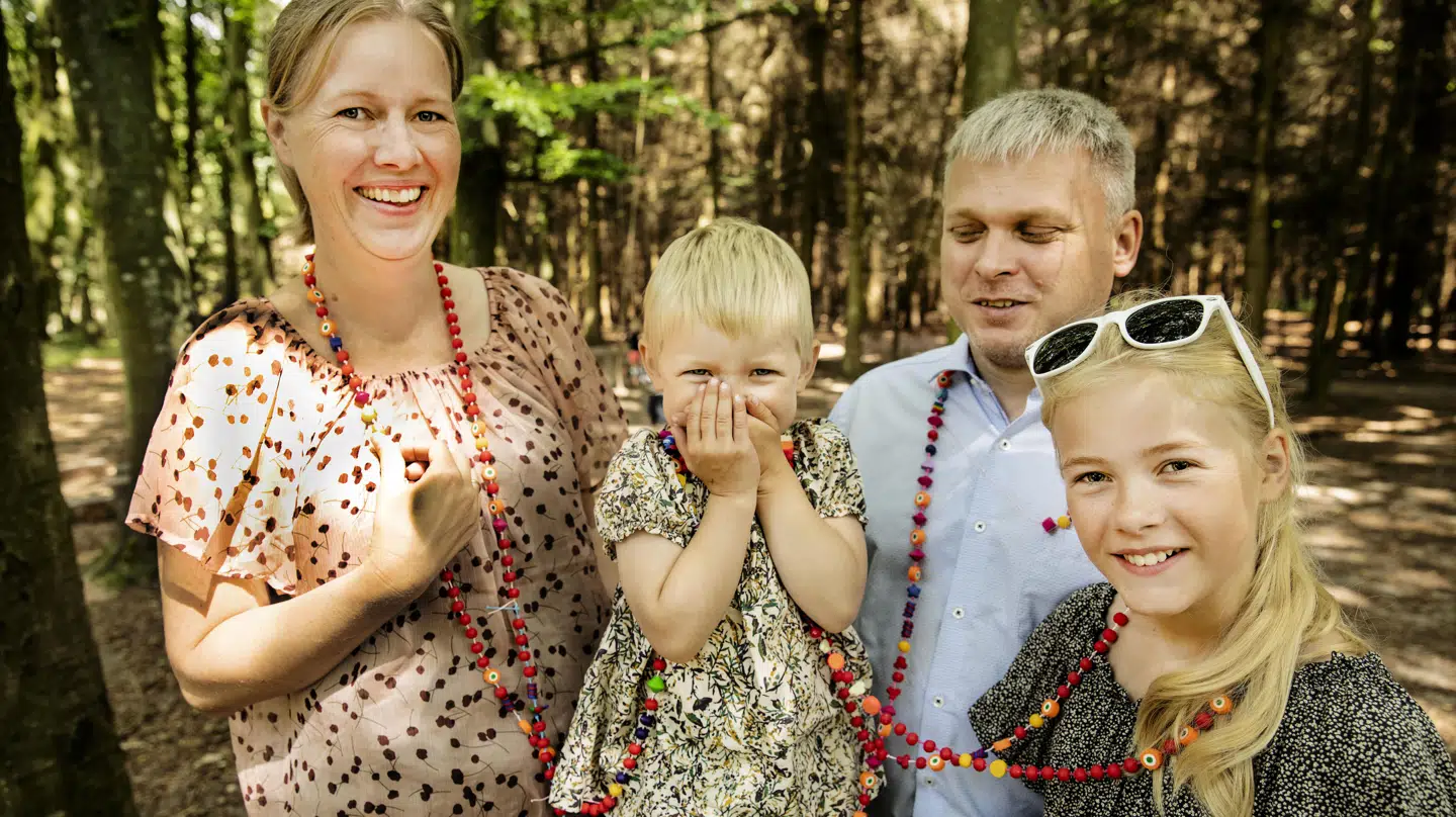 Marie ses her sammen med sin mor og far og den ene af to storesøstre. Foto: Nils Lund Pedersen.