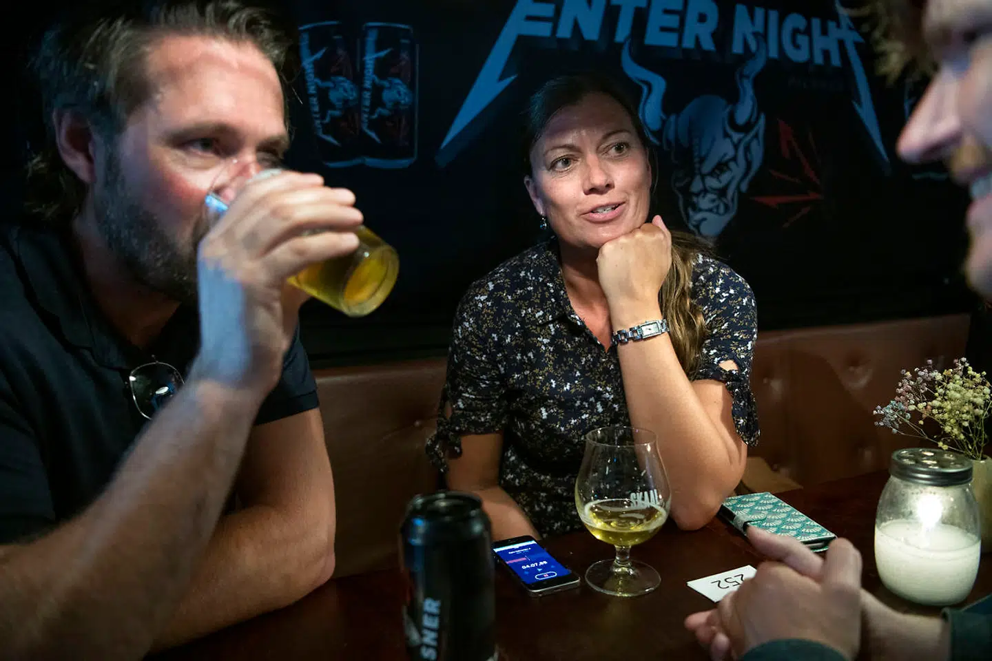 Kæresteparret Michael Andreasen og Henriette Juul har ingen børn, så de bruger tiden på rejser. Og at rejse efter Metallica.