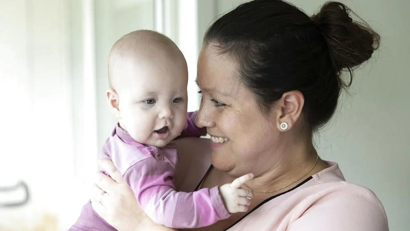 Tanja Dorph Pawlowski og datteren Naja på fem måneder.