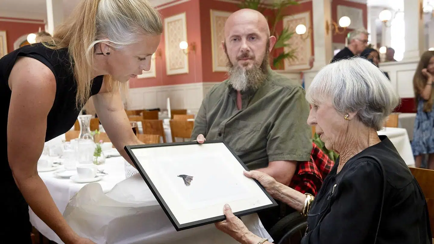 Under sin fødselsdagsfejring overrakte Lise Nørgaard legatet af samme navn til Uri og Helle Løvevild Golman. Legatmodtagerene forærede som tak Lise Nørgaard et fotografi af en Paradisfugl.