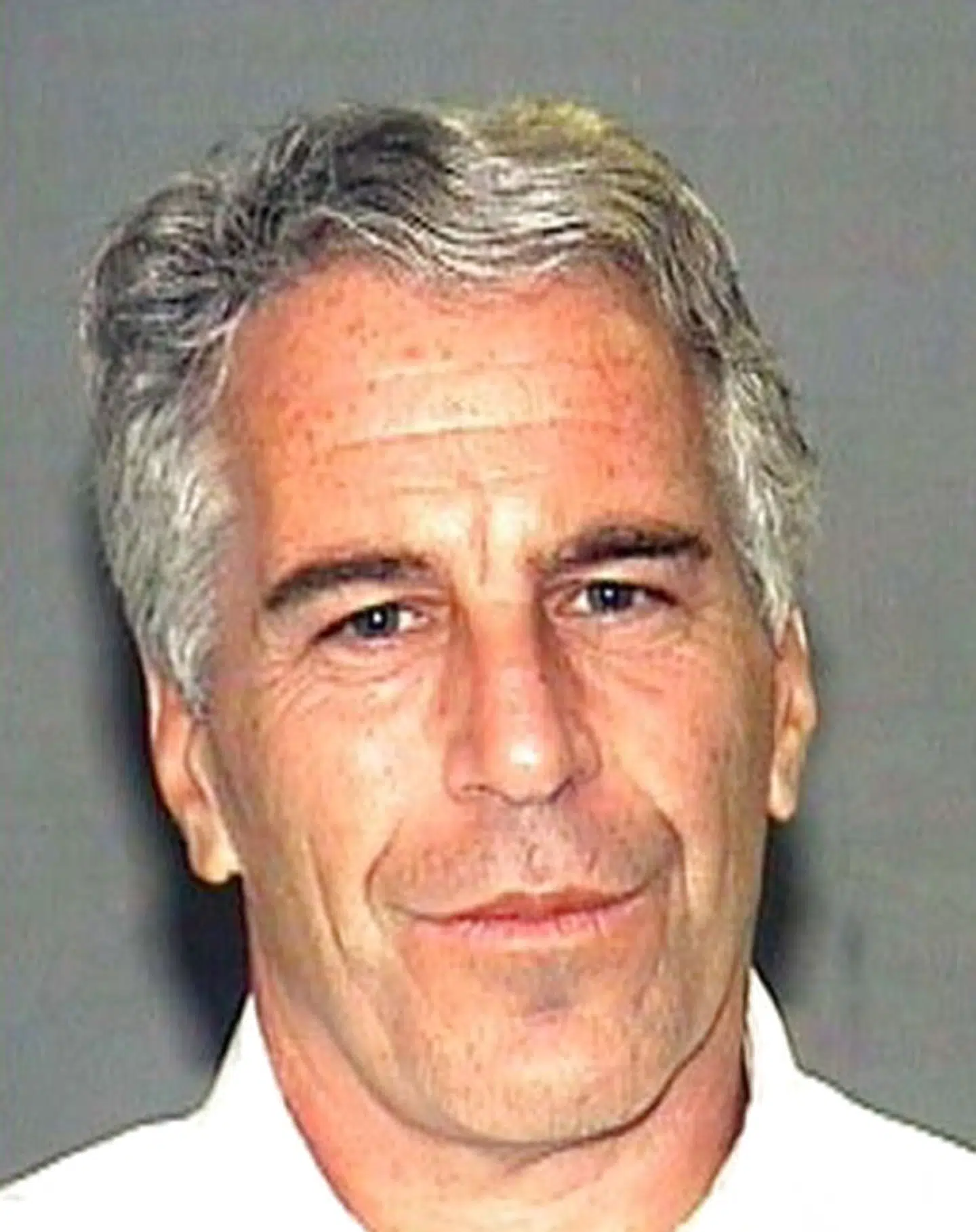 Den amerikanske anklagemyndighed har i forbindelse med sagne offentliggjort dette udaterede billede af Jeffrey Epstein.