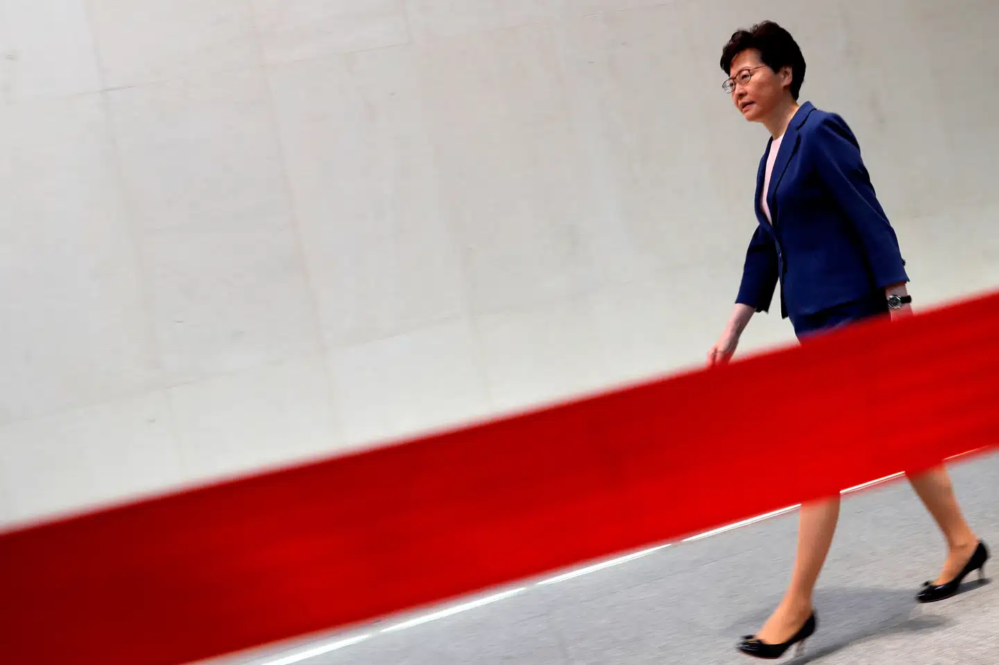 Undskyldninger fra Hongkongs øverste politiske leder, Carrie Lam, har ikke mindsket politiske spændinger i Hongkong. Mange venter nu kun på, at hun går af. Men man kan ikke blot holde op, når man vil, når man har med Beijing at gøre, siger politiske kommentatorer. (Arkivfoto) Tyrone Siu/Reuters