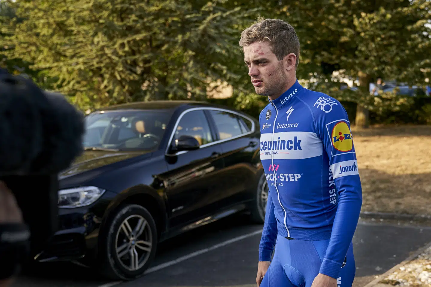 Kasper Asgreen var medtaget og blev lagt ind i en ambulance, efter at han havde kæmpet sig i mål mandag i Tour de France. Claus Bonnerup/Ritzau Scanpix