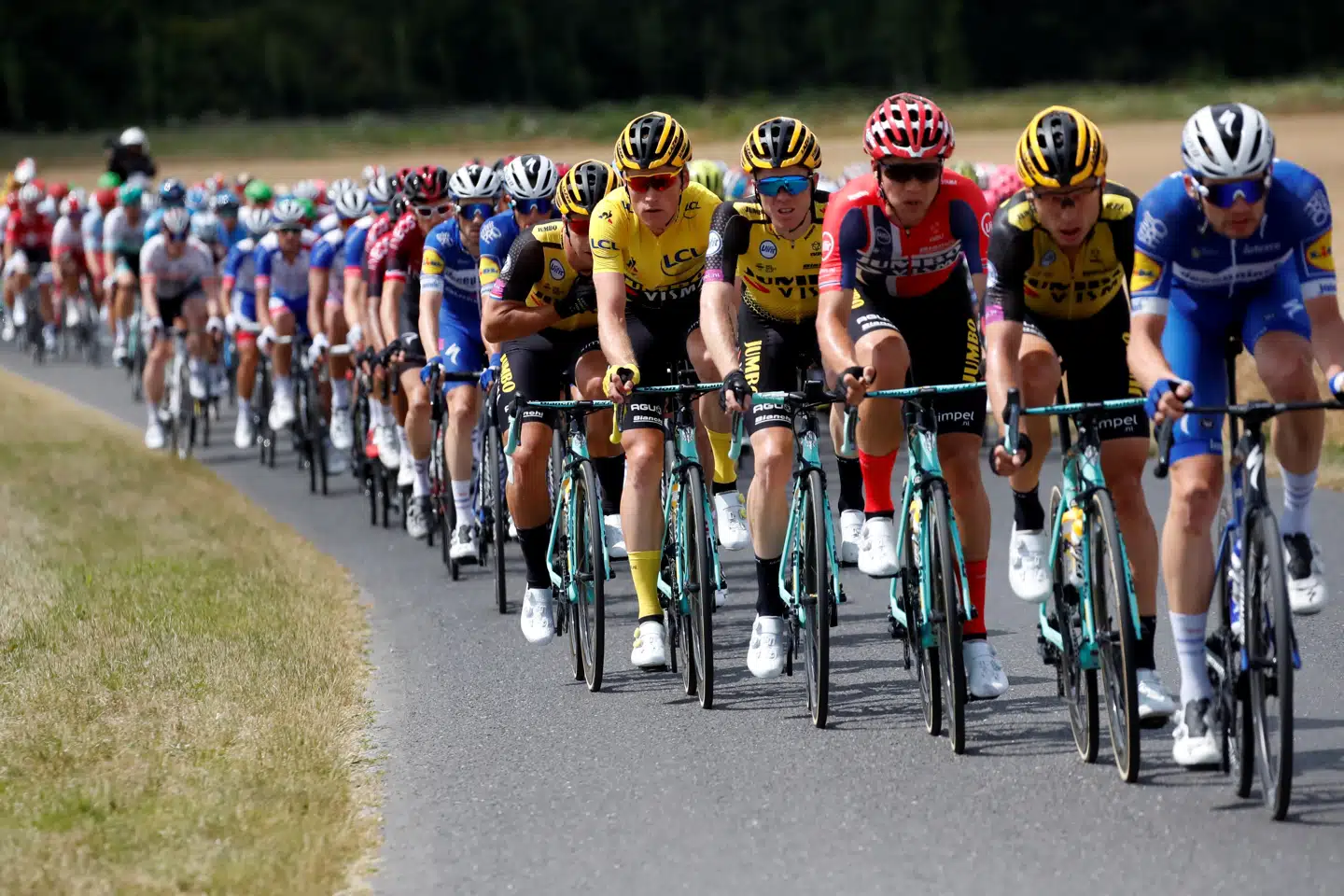 Kasper Asgreen i front af feltet på 3. etape. Senere gik det helt galt for den danske temporytter. Christian Hartmann/Reuters