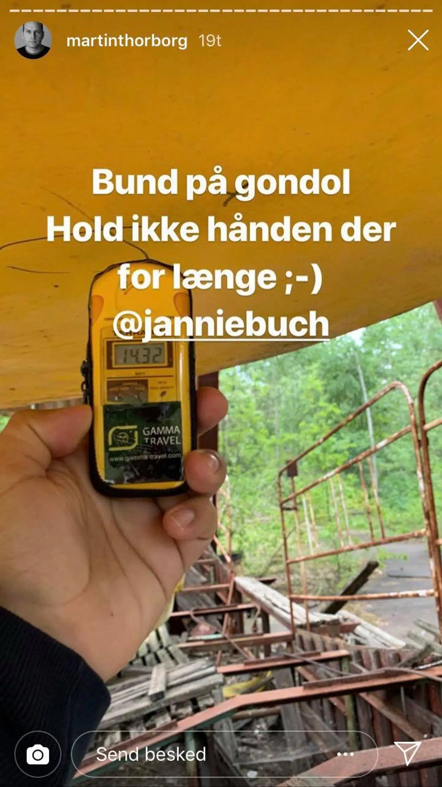Martin Thorborg gik med en geigertæller for hele tiden at tjekke strålingsfaren. (Privatfoto)