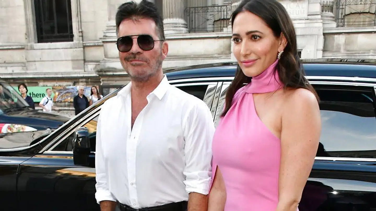 Torsdag ankom Simon Cowell sammen med kæresten Lauren Silverman til en Sony-fest i London. Her så han slankere ud end længe. (Foto: Nils Jorgensen / i-Images / Polaris)