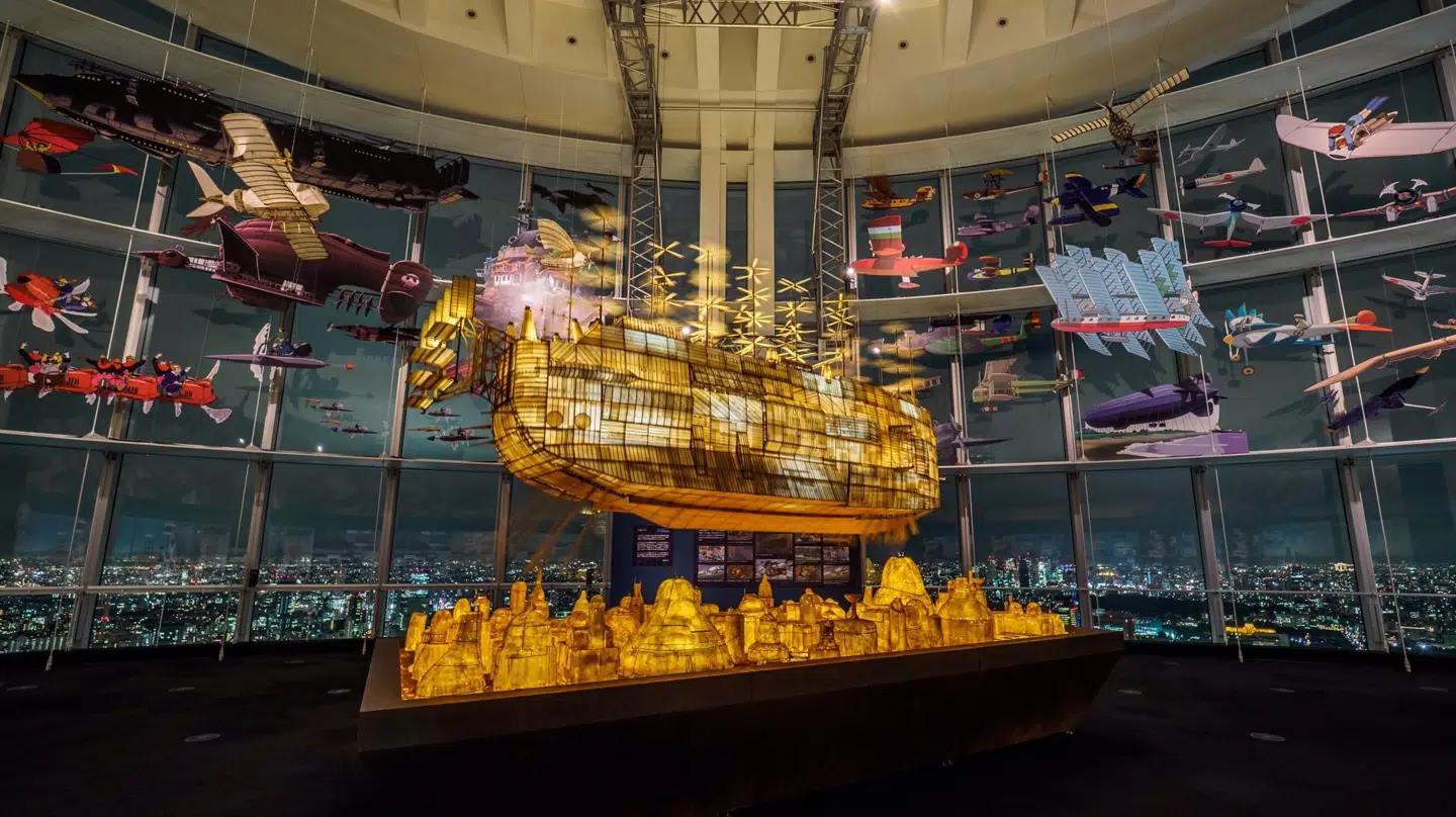 Rygtet vil vide, at luftskibet fra filmen 'Det flyvende slot' bliver en attraktion i Studio Ghibli Park, der åbner i Japan i 2022 og hylder instruktøren Hayao Miyazakis film. Modellen her kan lige nu ses i Ghibli Museum i Tokyo.