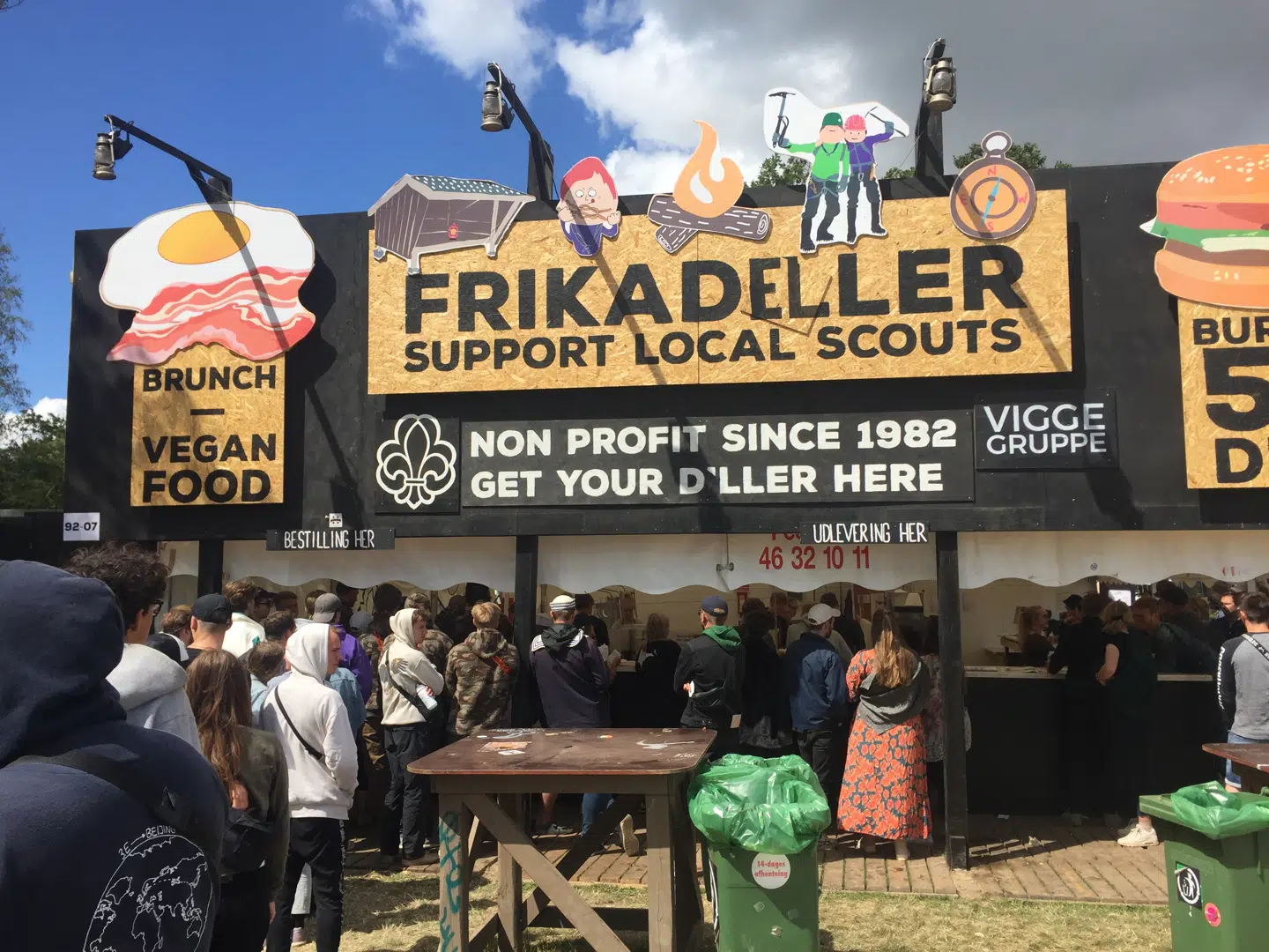 'Frikadiller' er blevet til 'Frikadeller'.