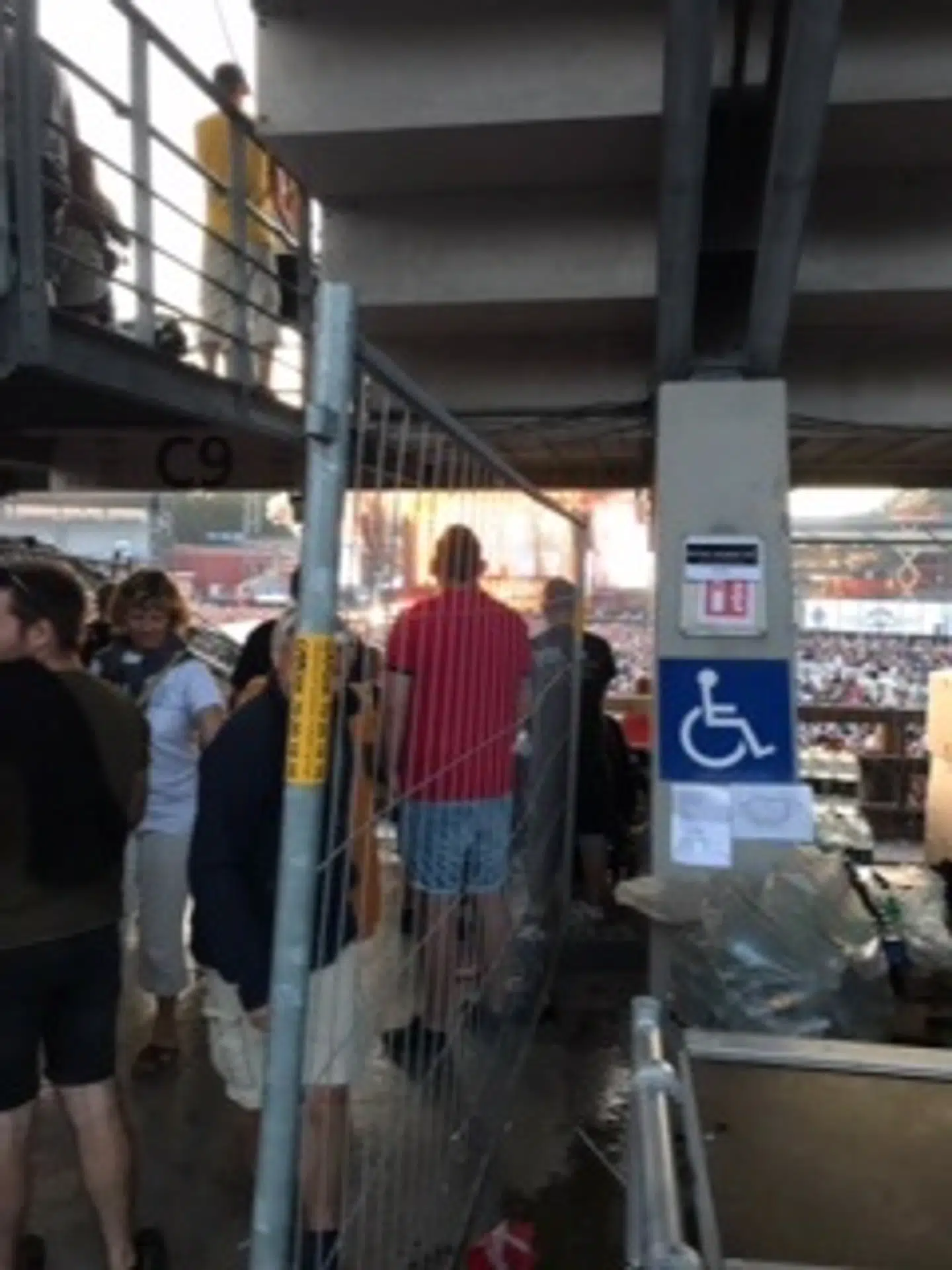 Handicapområdet var meget svært tilgængeligt, fordi man havde valgt at lægge det op af en bar, forklarer Mette Hansen. (Privatfoto)