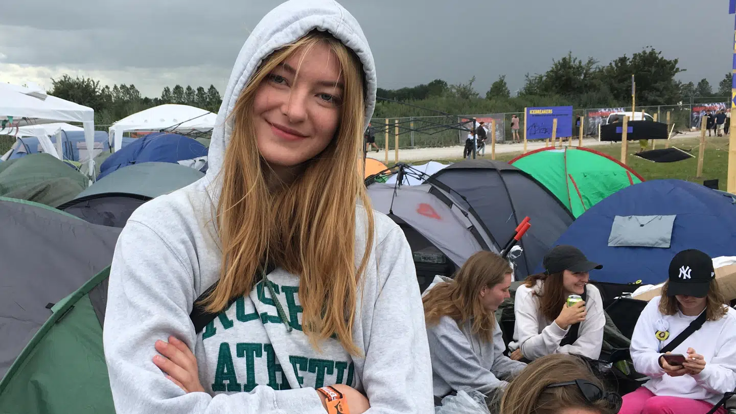 17-årige Clara Frederiksen får alle udgifter til Roskilde Festival dækket af sine forældre.