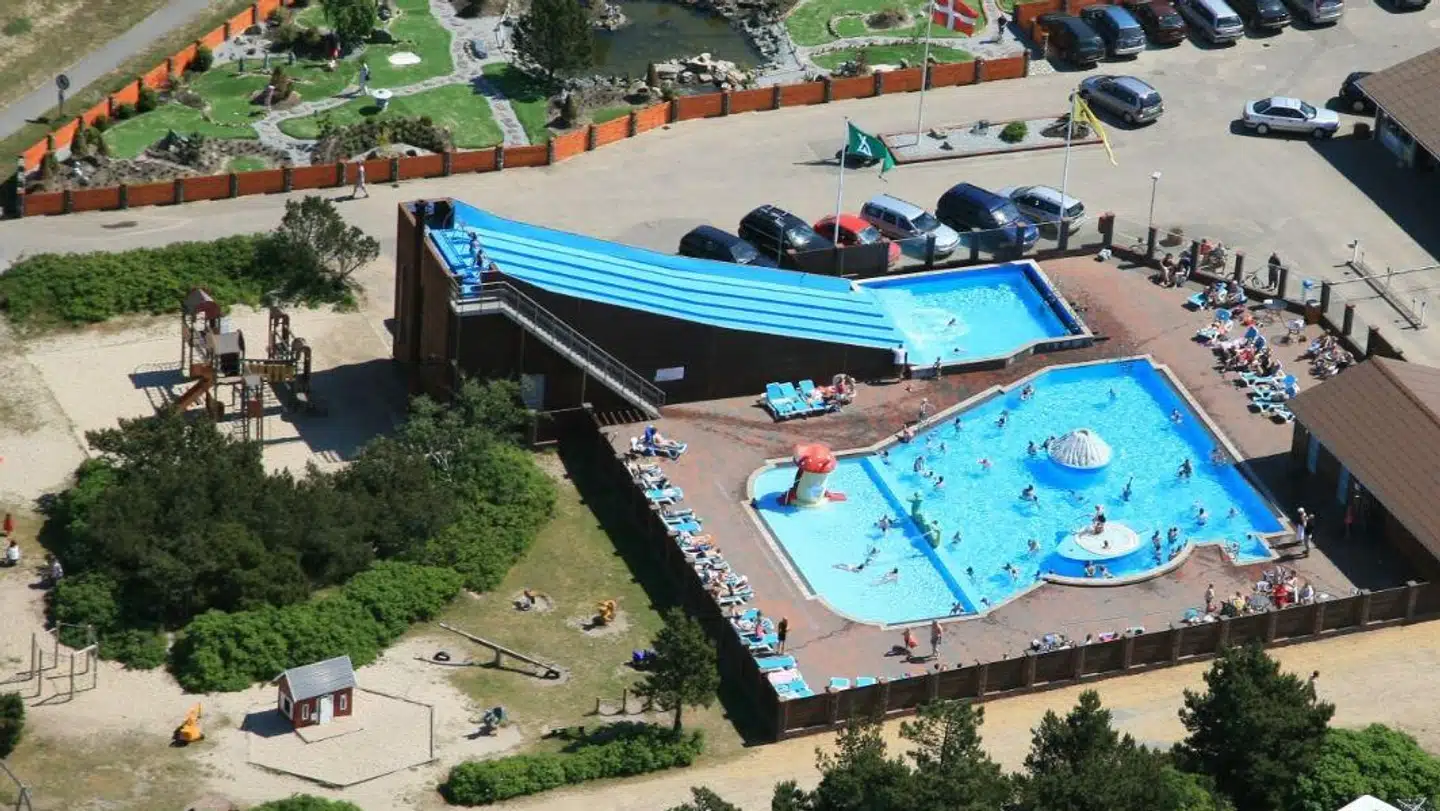 Det var her i poolen på Nymindegab Familie Camping, at en femårig pige blev reddet søndag eftermiddag.