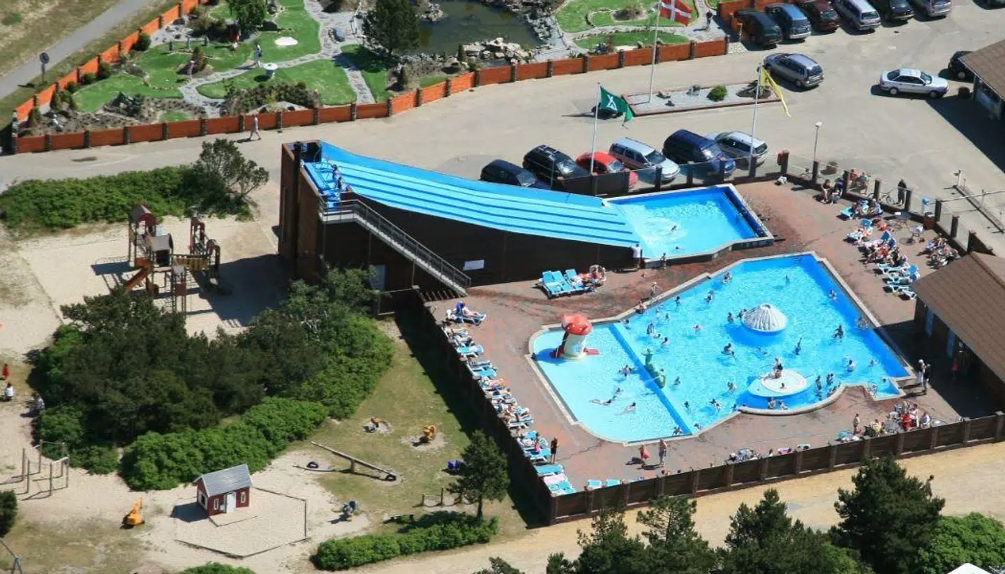 Det var her i poolen på Nymindegab Familie Camping, at en femårig pige blev reddet søndag eftermiddag.