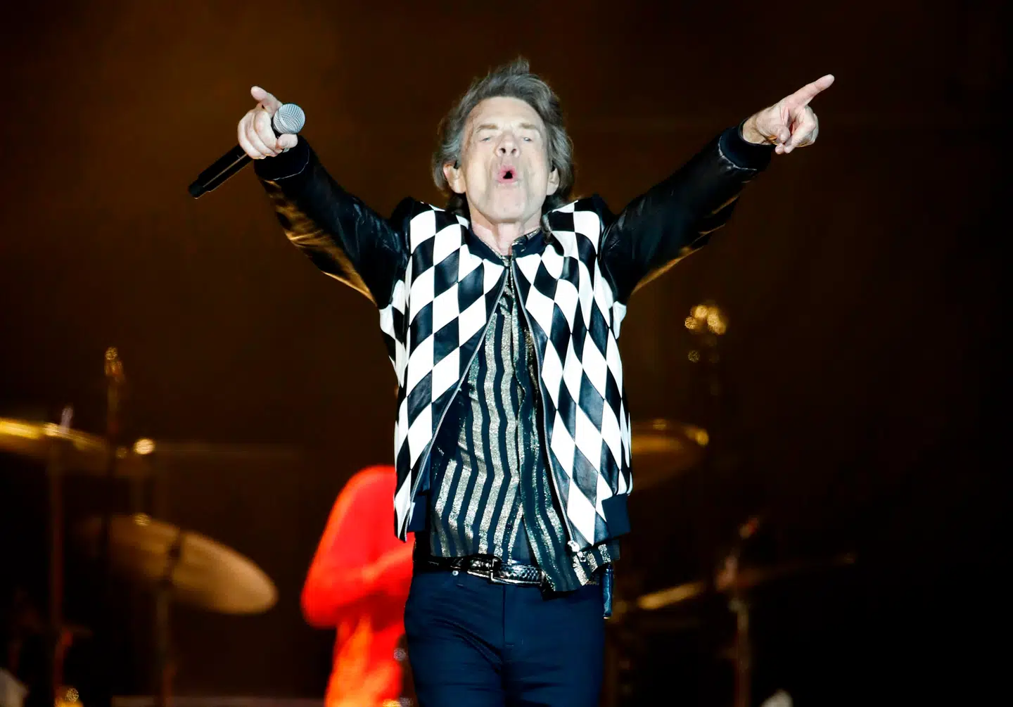 Mick Jagger efter operationen. Her optræder han og Rolling Stones foran 61.000 fans i Chicago.