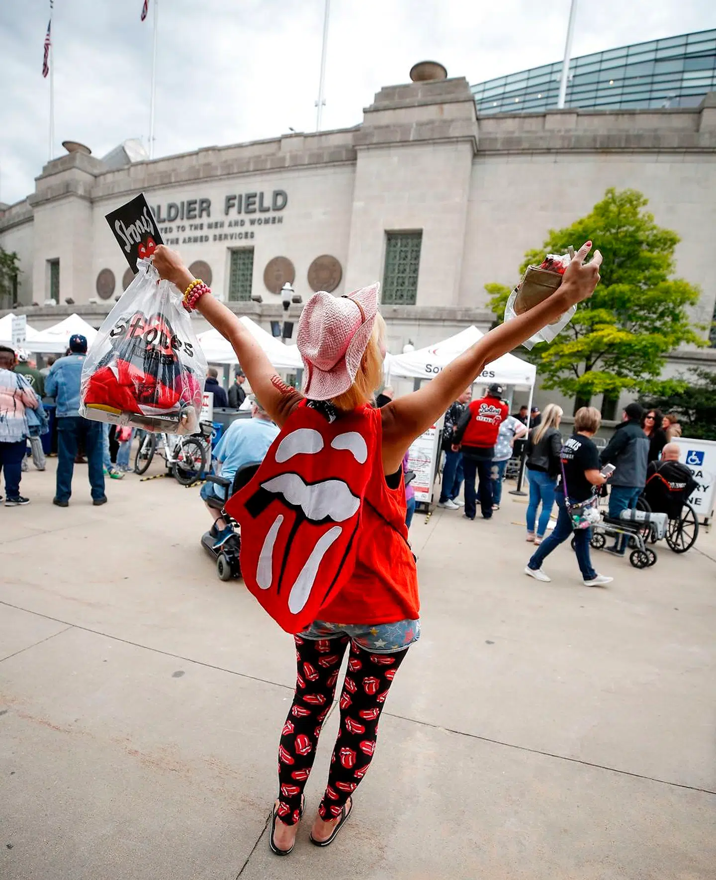 En af de 61.000 fans før Rolling Stones-koncerten i Chicago.