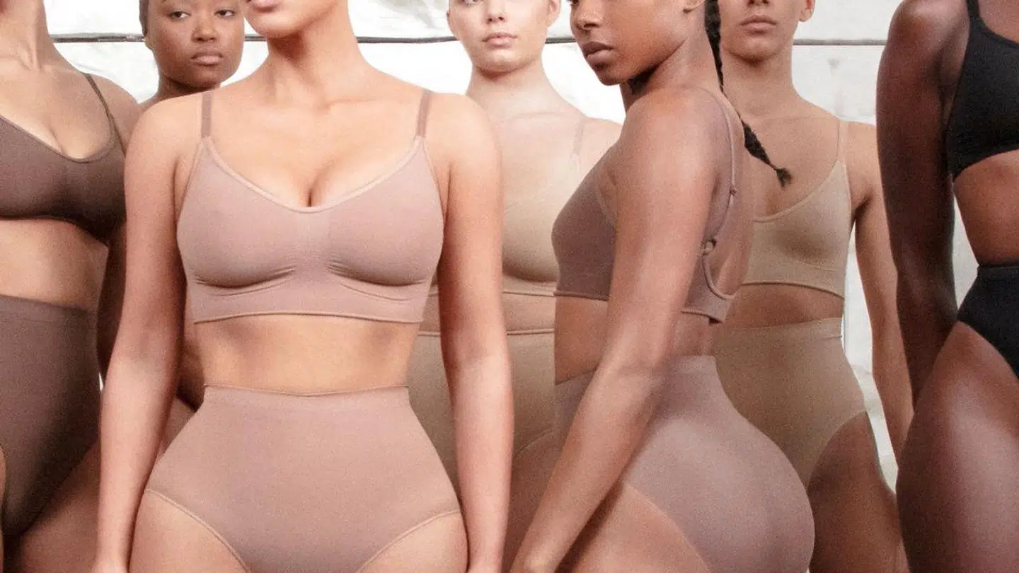 Her ses Kim Kardashians nye shapewear-linke. (Foto: Vanessa Beecroft/Reuters(