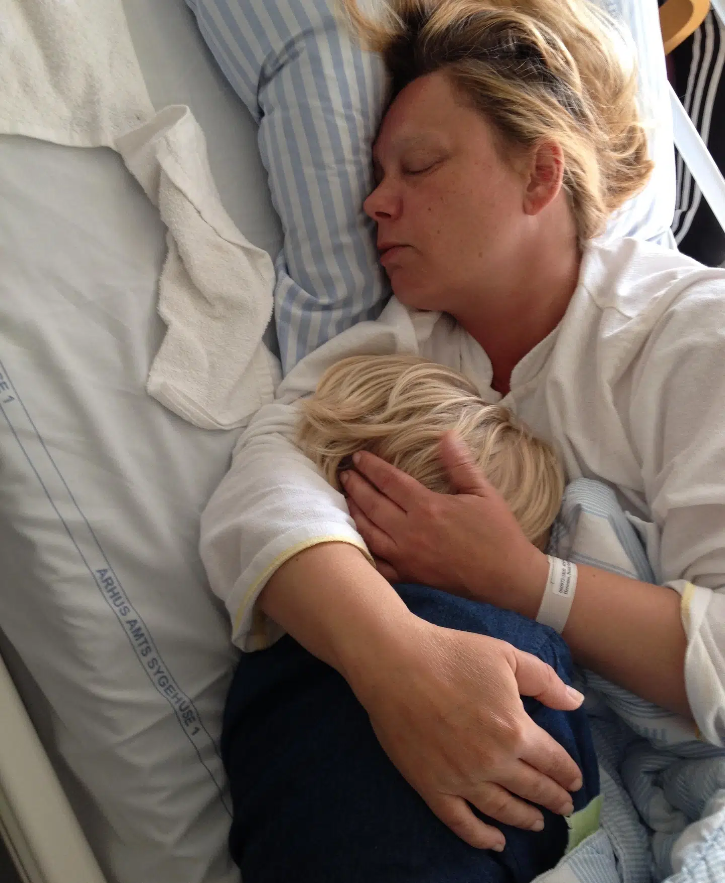 Bente blev efter ulykken kørt på traumecentret i Randers, hvor hendes fire børn besøgte hende, mens hun var indlagt.