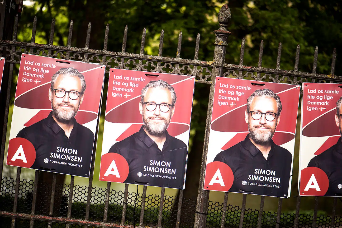 Socialdemokraten Simon Simonsen kaldte under valgkampen Joy Mogensen for 'egoistisk', fordi hun har valgt at få et barn alene.