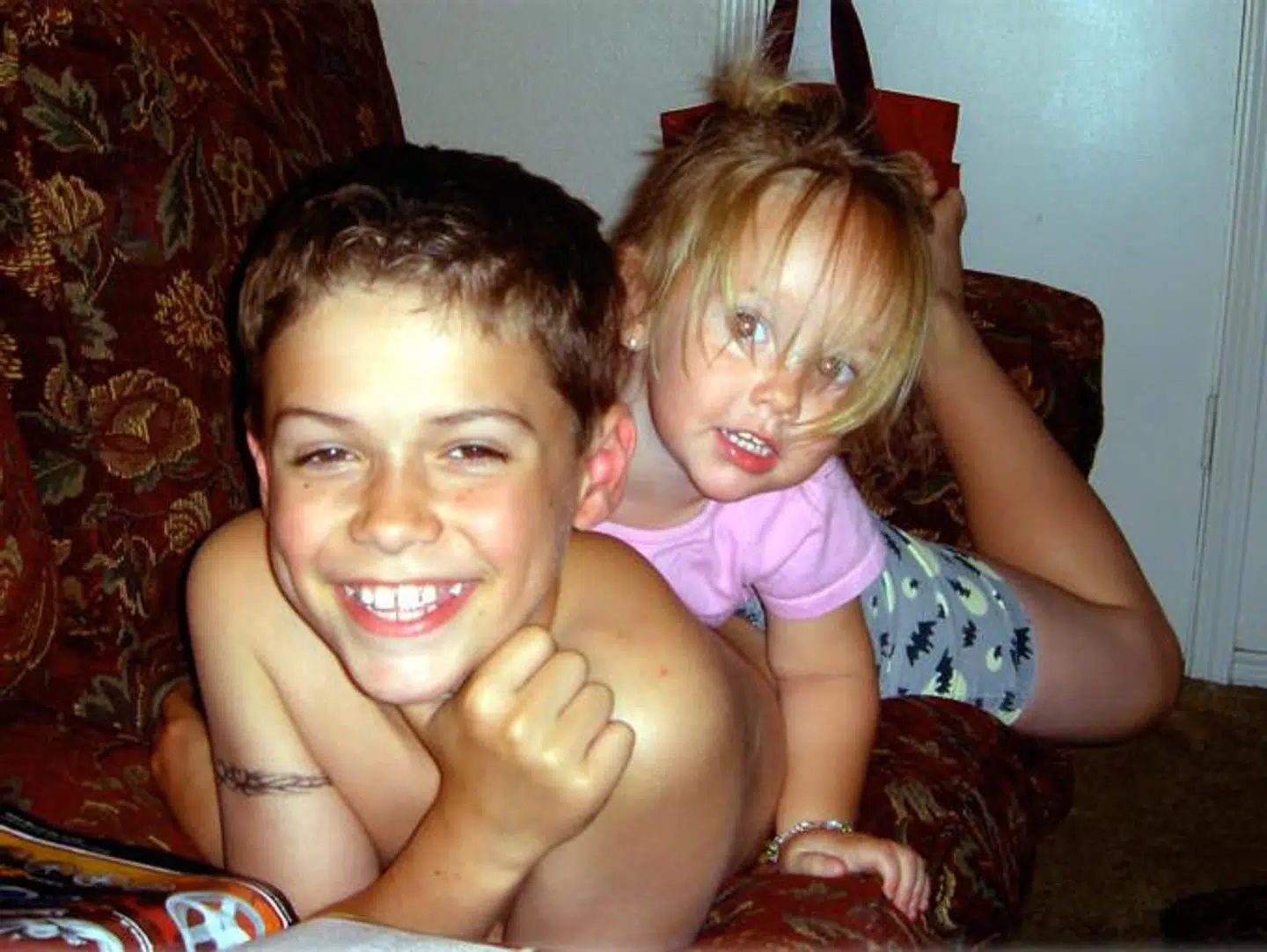 ARKIVFOTO af Paris og Ella Bennett sammen.