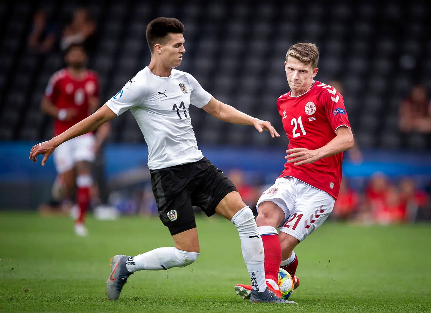 Jens Stage er netop kommet hjem fra U21-EM i Italien,. Nu kan han være på vej fra Aarhus til København.